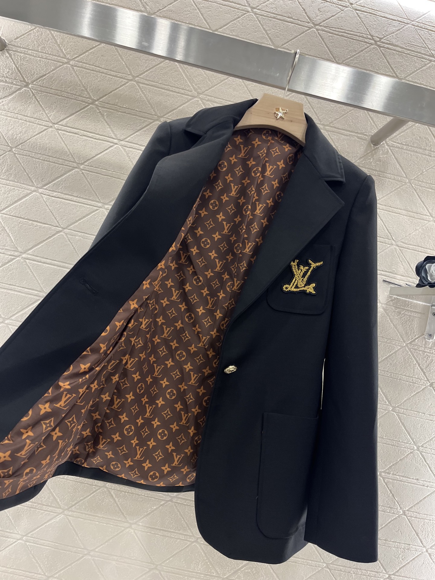 ♥Louis Vuitto*♥2025新品上架
    刺绣正肩西装外套
最新航海系列#定制YB进口精仿