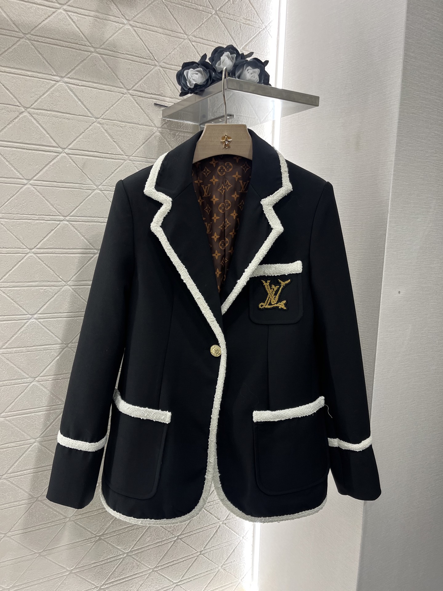 ♥Louis Vuitto*♥2025新品上架
       刺绣捆边西装外套
最新航海系列#定制YB进