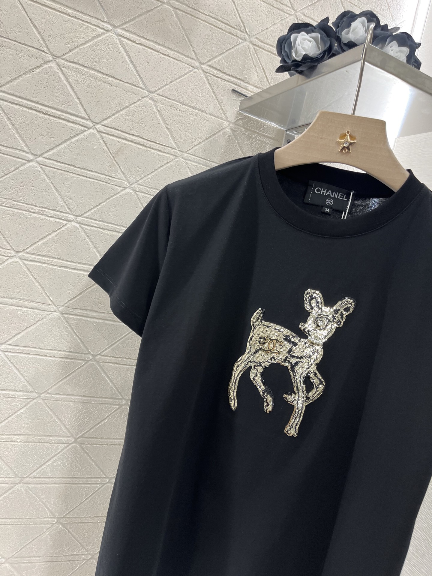 ♥Chane*♥2025新品上架
       重工钉珠𝑇𝑒𝑒
定制YB斜纹全棉材质 透气舒适 质感十足
