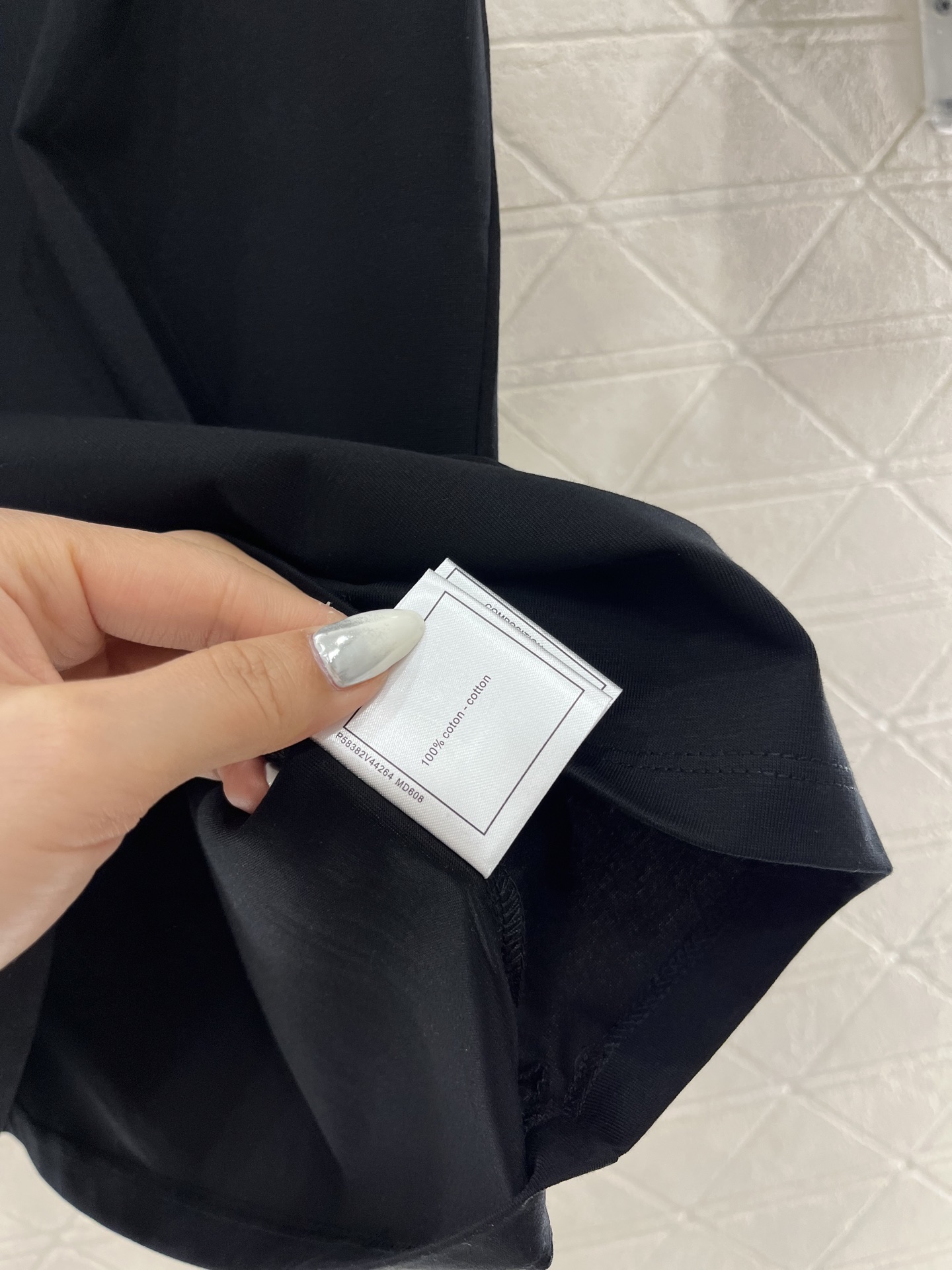 ♥Chane*♥2025新品上架
       重工钉珠𝑇𝑒𝑒
定制YB斜纹全棉材质 透气舒适 质感十足