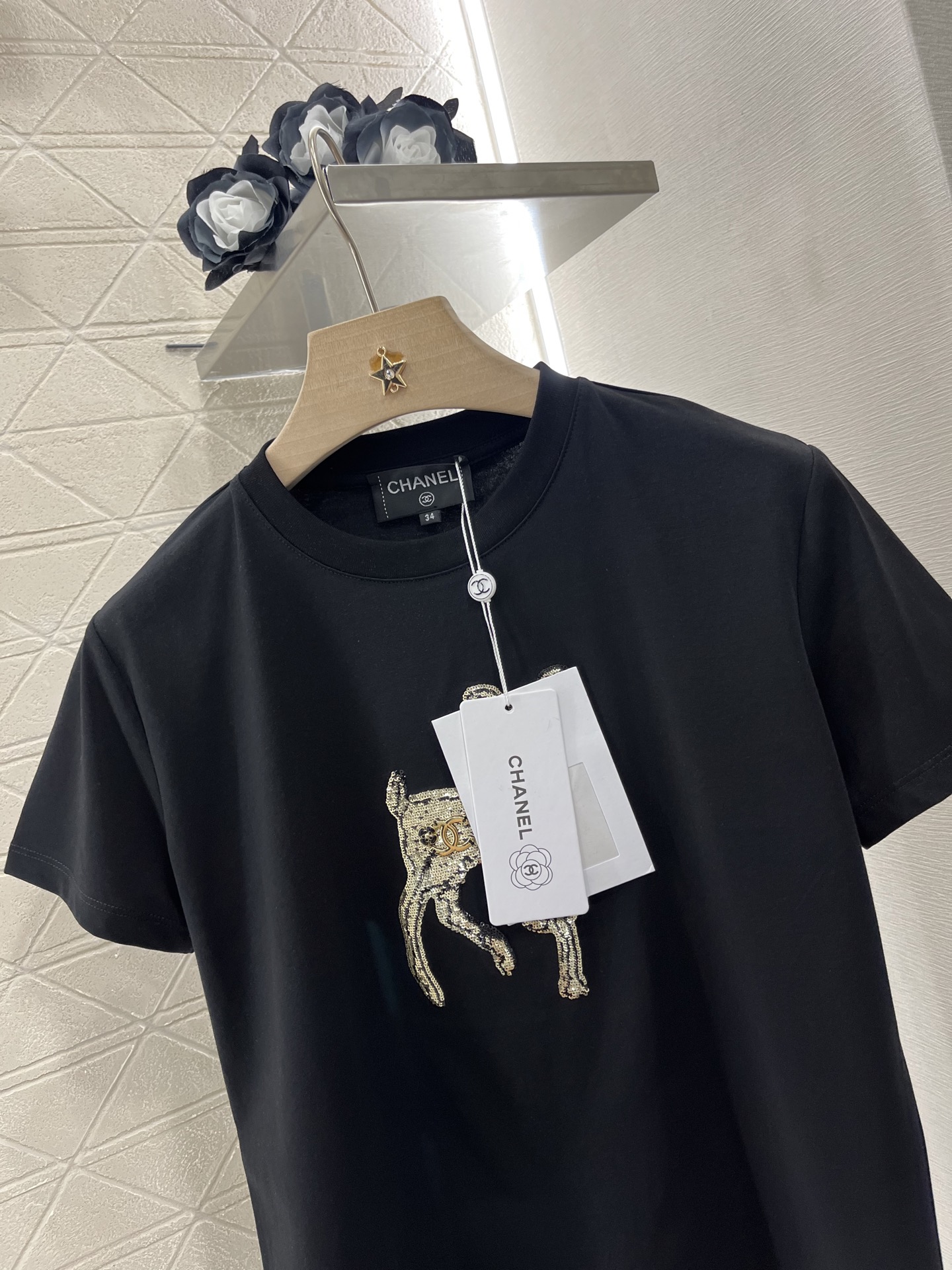 ♥Chane*♥2025新品上架
       重工钉珠𝑇𝑒𝑒
定制YB斜纹全棉材质 透气舒适 质感十足