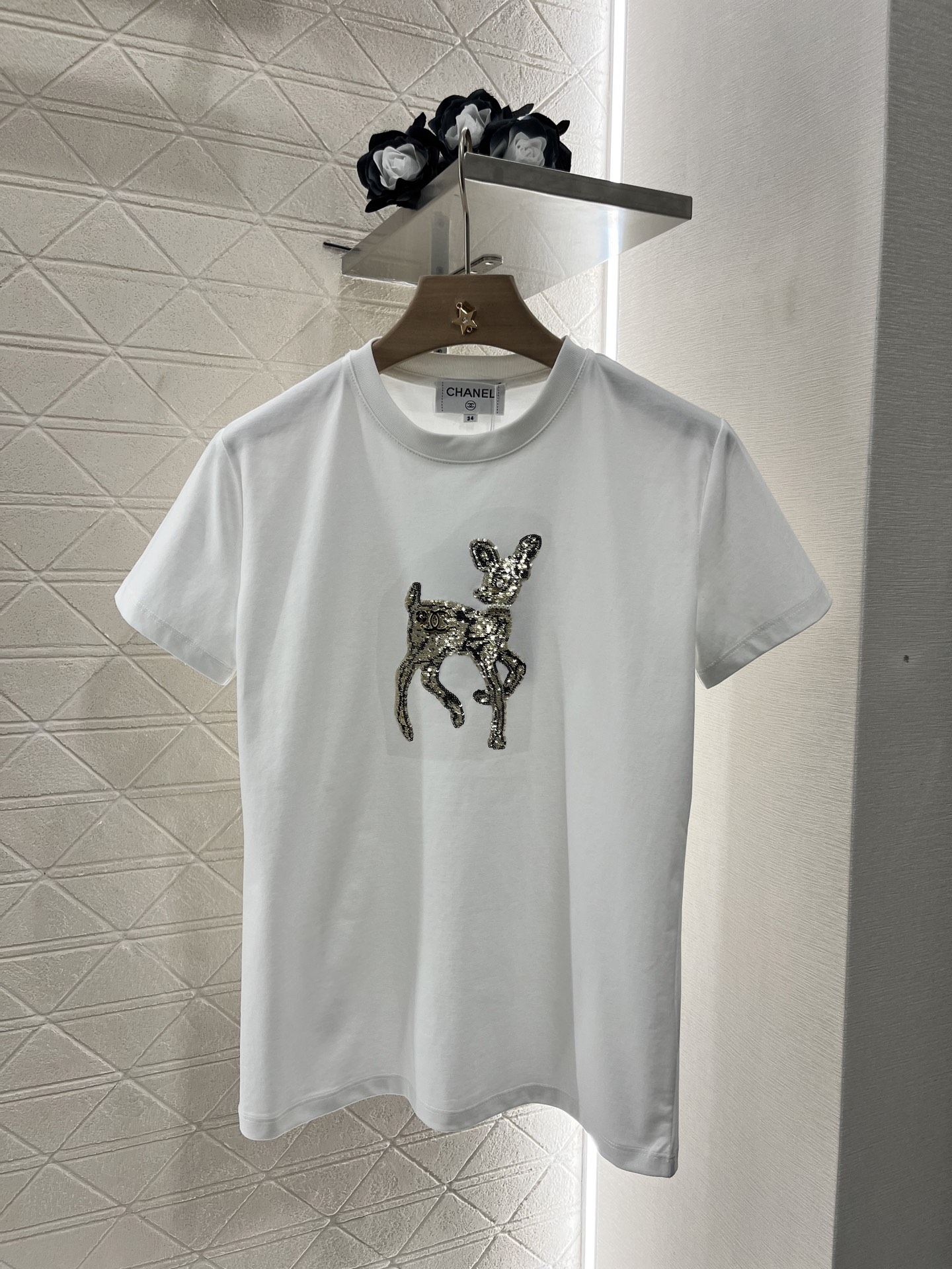 ♥Chane*♥2025新品上架
       重工钉珠𝑇𝑒𝑒
定制YB斜纹全棉材质 透气舒适 质感十足
