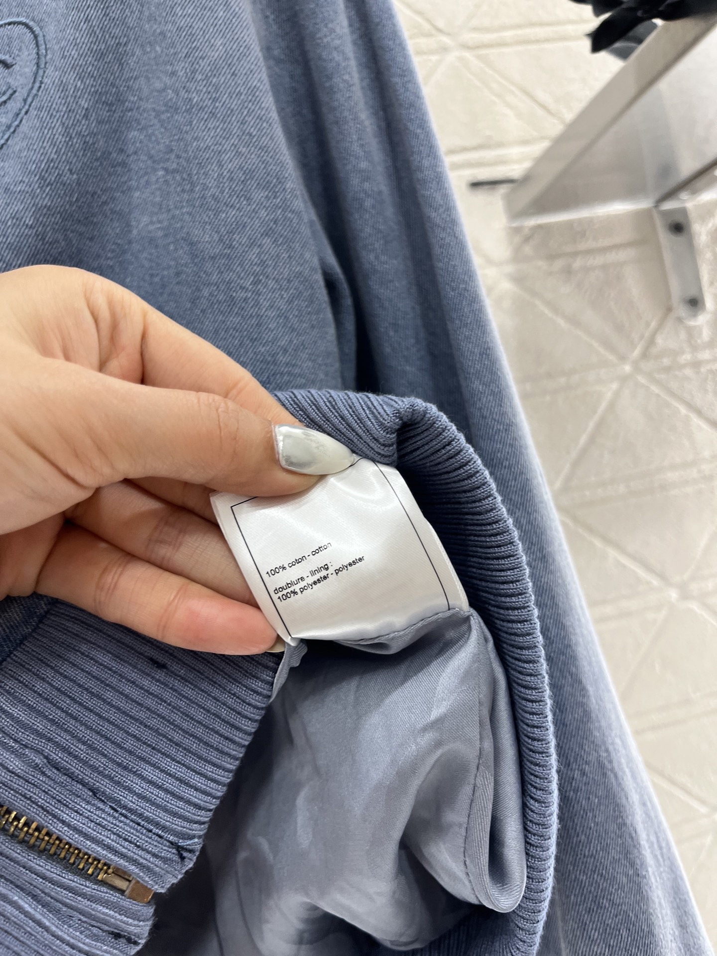 ♥Chane*♥ 2024新品上架
    翻领牛仔外套
定制YB斜纹棉牛仔材质 酵素水洗 呈现低饱和蓝