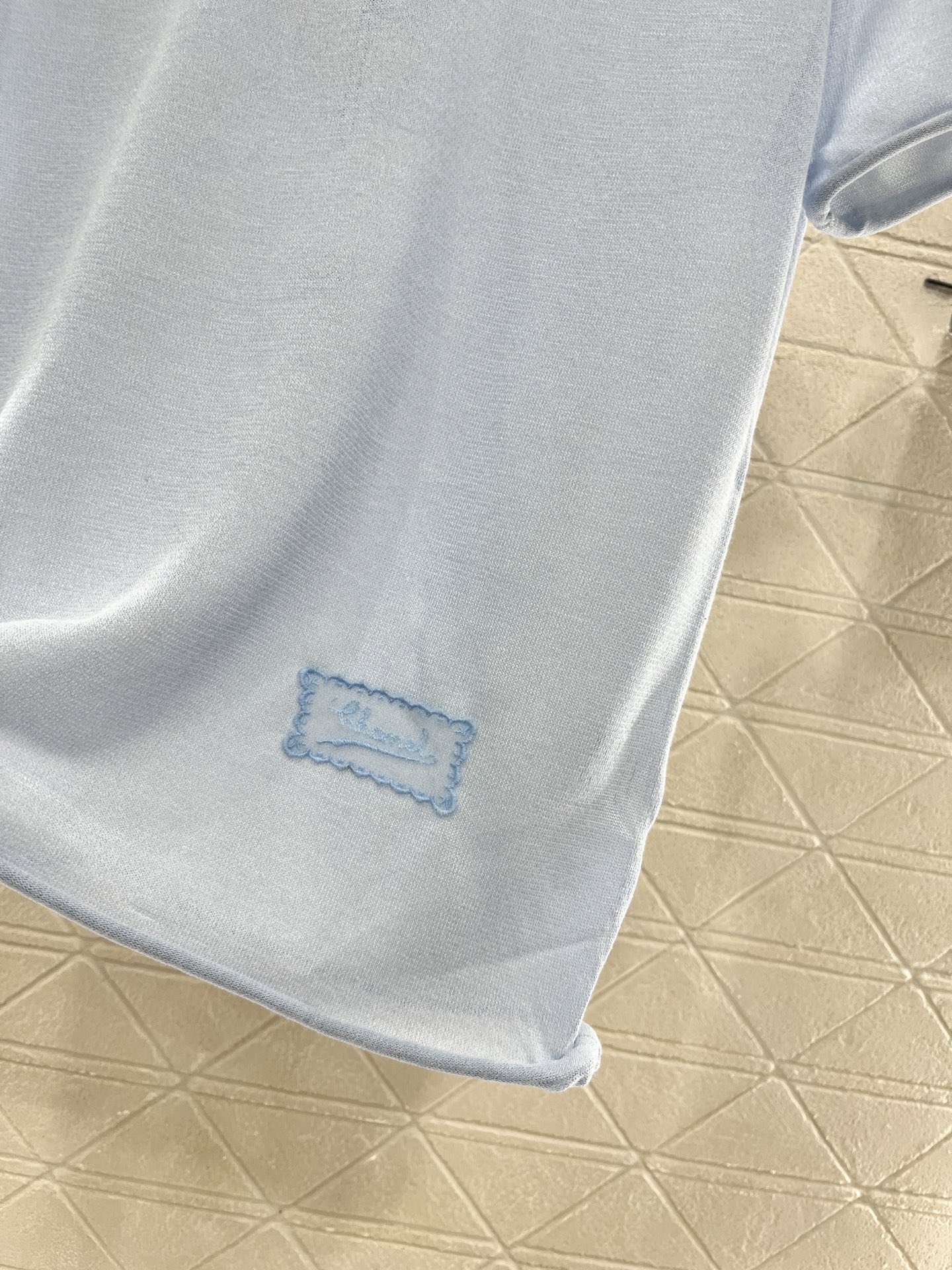 ♥Chane*♥2025新品上架
    微透短袖针织上衣
定制YB全棉纱线织造 细腻轻透 柔软舒适 圆