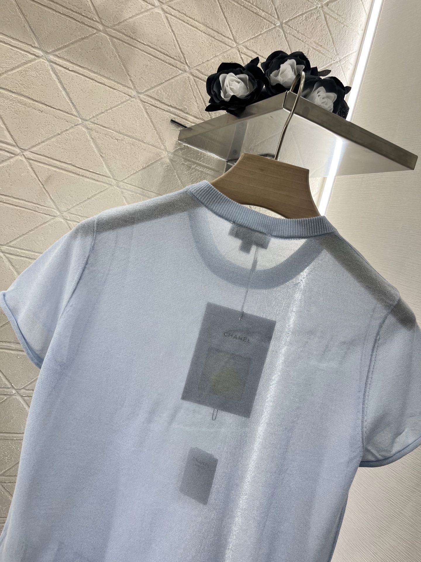 ♥Chane*♥2025新品上架
    微透短袖针织上衣
定制YB全棉纱线织造 细腻轻透 柔软舒适 圆