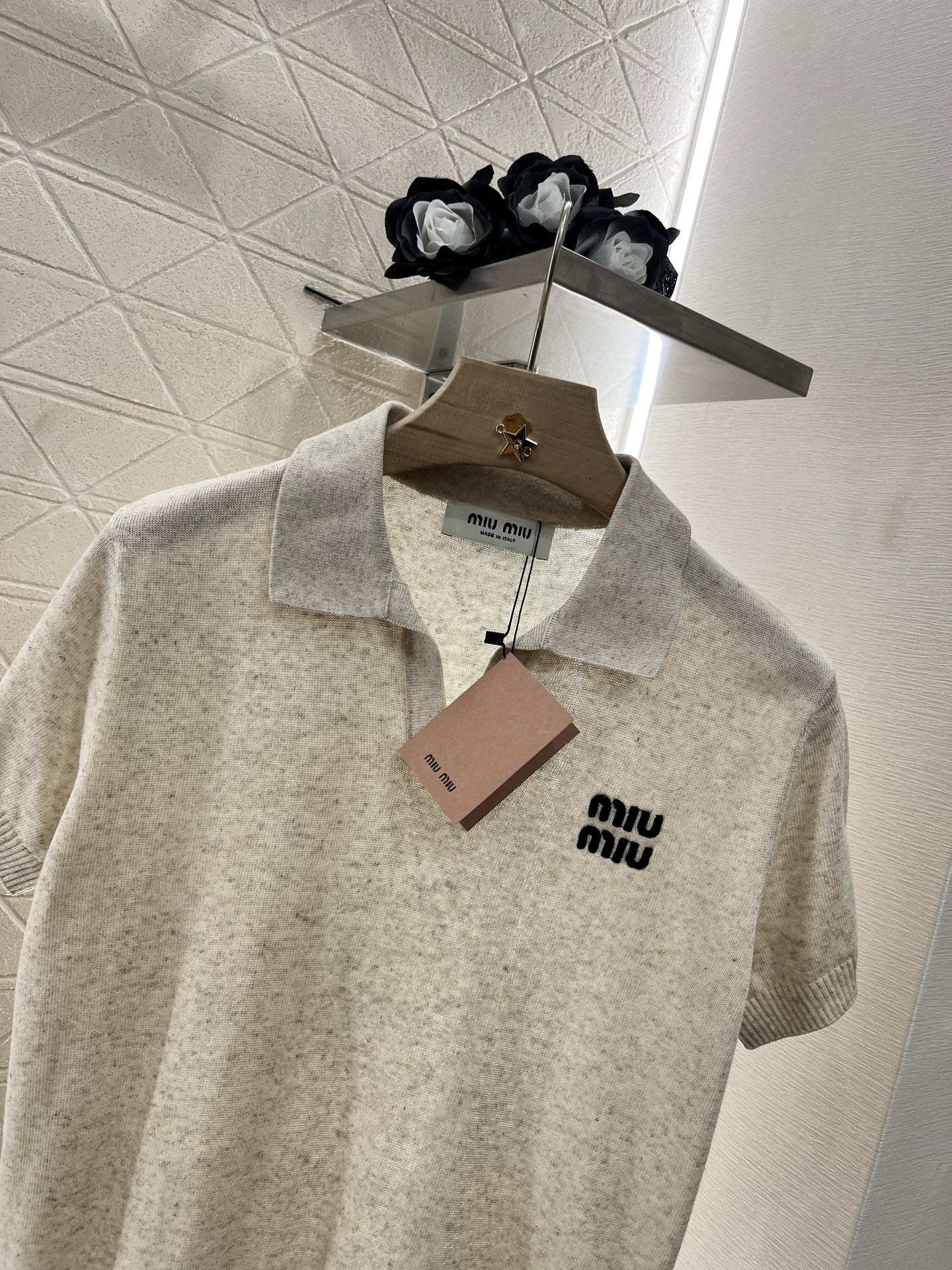 ♥Miumi*♥2025新品上架
    翻领短袖上衣短裙套装
定制YB亚麻纱线织造 细腻肌理 养肤透气