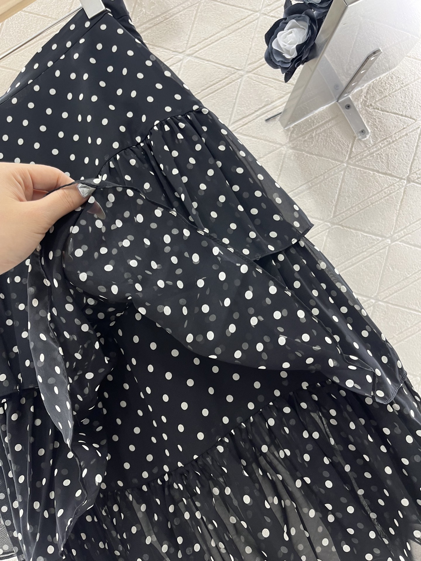 ♥Valentin*♥2025新品上架
   波点度假荷叶蛋糕半裙
定制YB百分百桑蚕丝材质 光泽舒适 