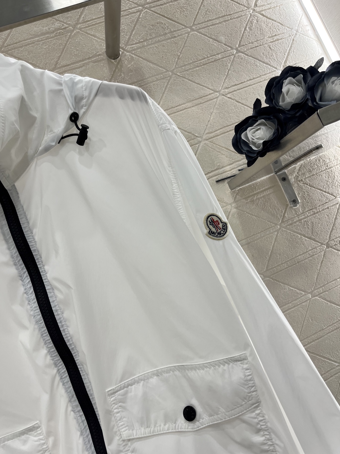 ♥Moncle*♥2025新品上架
   连帽防晒拉链外套
定制YB进口防晒材质 质感有型 舒适透气 连