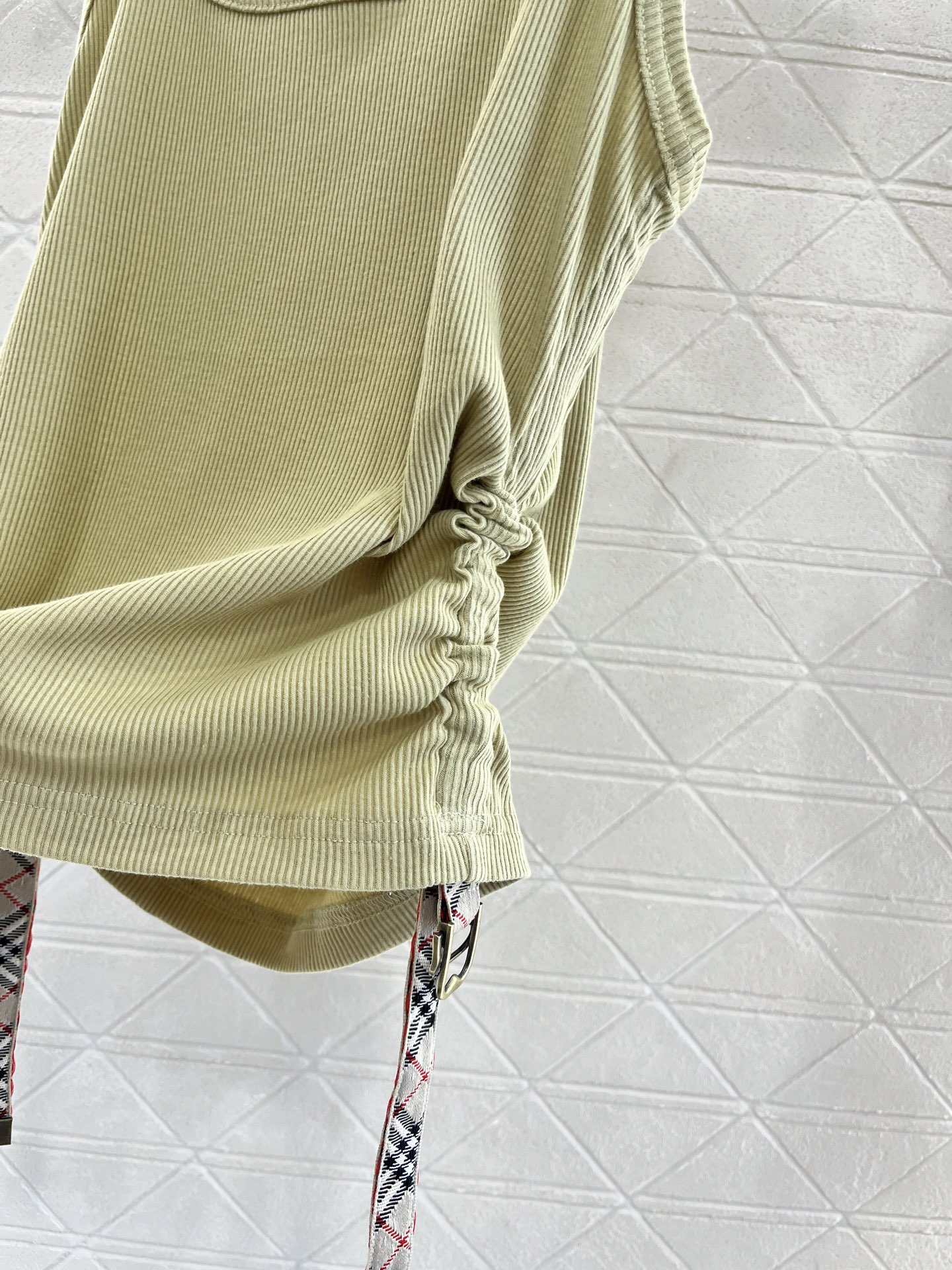 ♥Burberr*♥2025新品上架
     格纹抽绳全棉背心
定制YB原生全棉材质 质感高级舒适 全