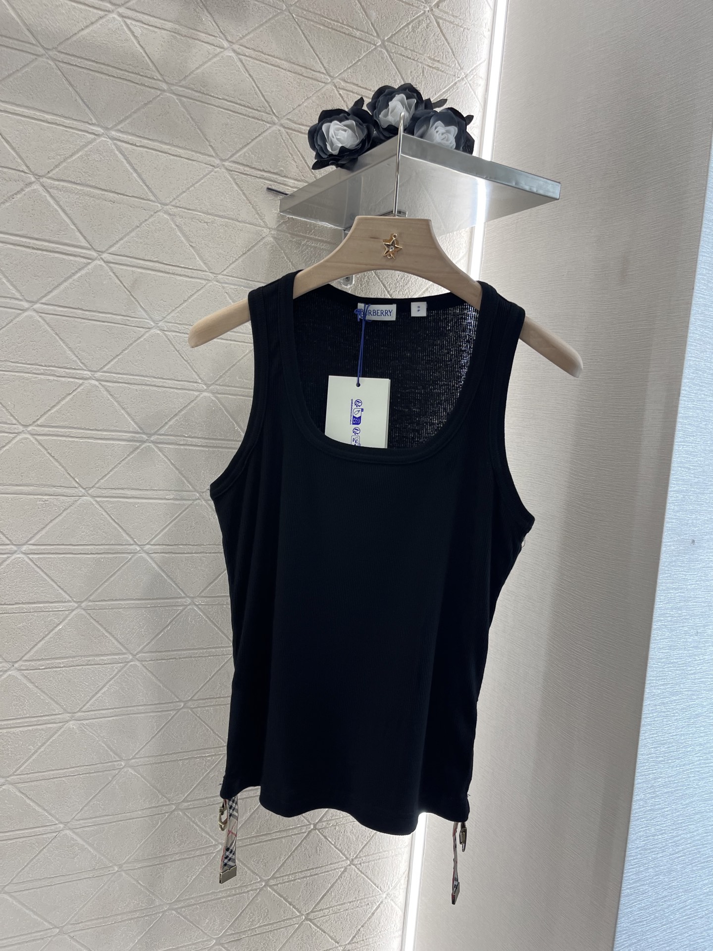 ♥Burberr*♥2025新品上架
     格纹抽绳全棉背心
定制YB原生全棉材质 质感高级舒适 全