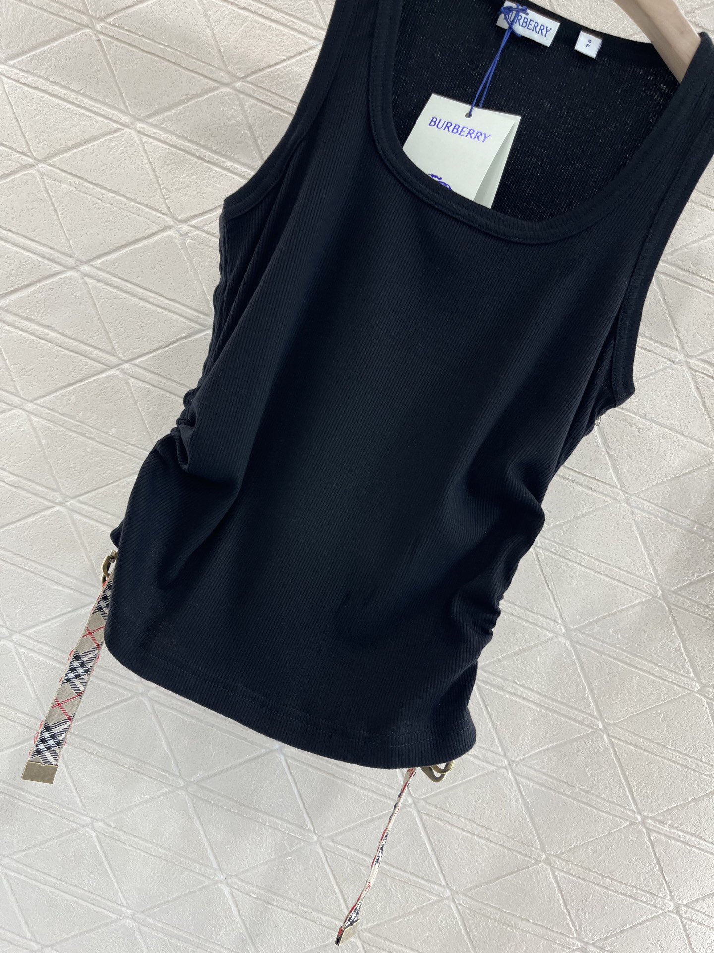 ♥Burberr*♥2025新品上架
     格纹抽绳全棉背心
定制YB原生全棉材质 质感高级舒适 全