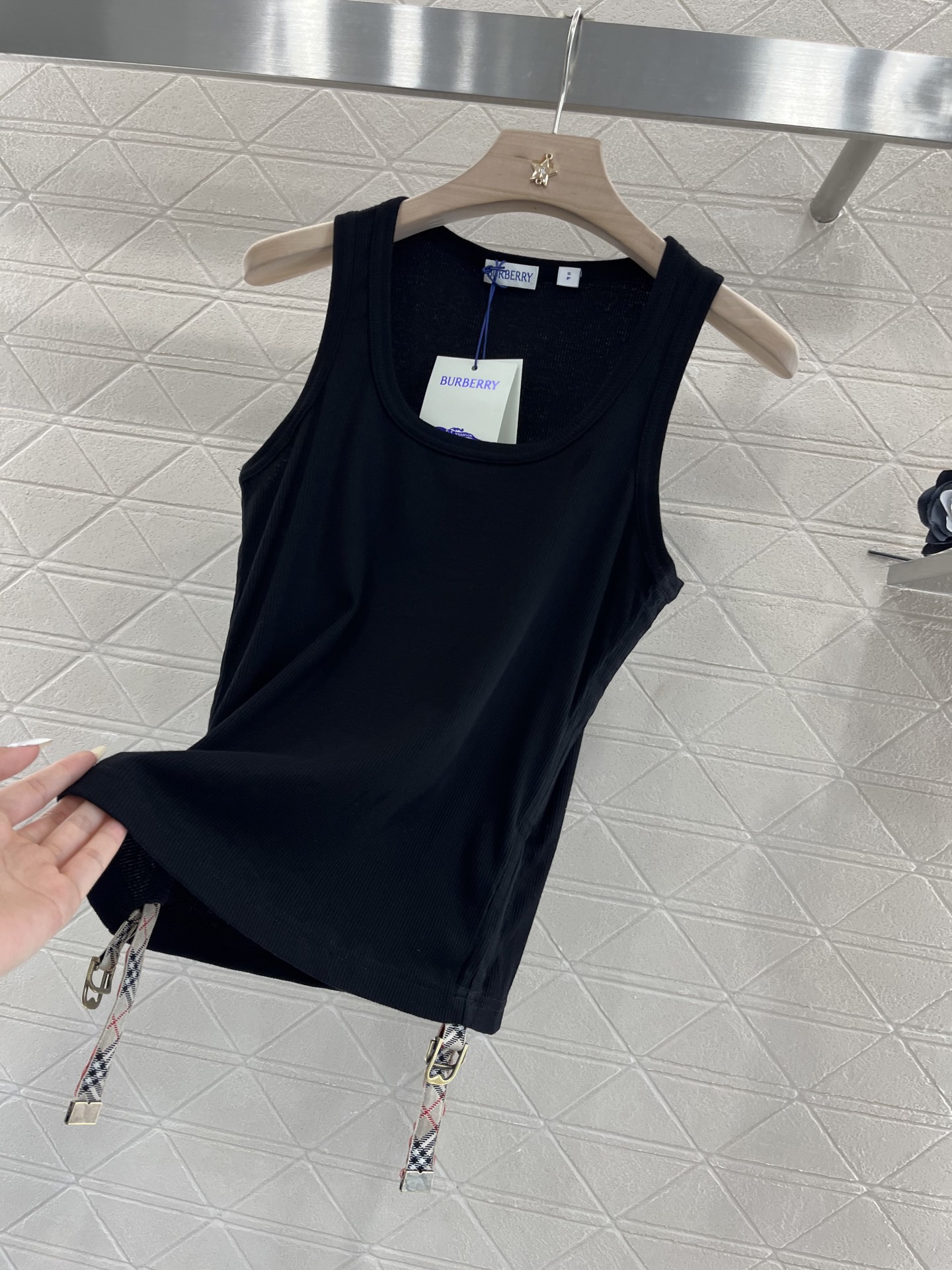 ♥Burberr*♥2025新品上架
     格纹抽绳全棉背心
定制YB原生全棉材质 质感高级舒适 全