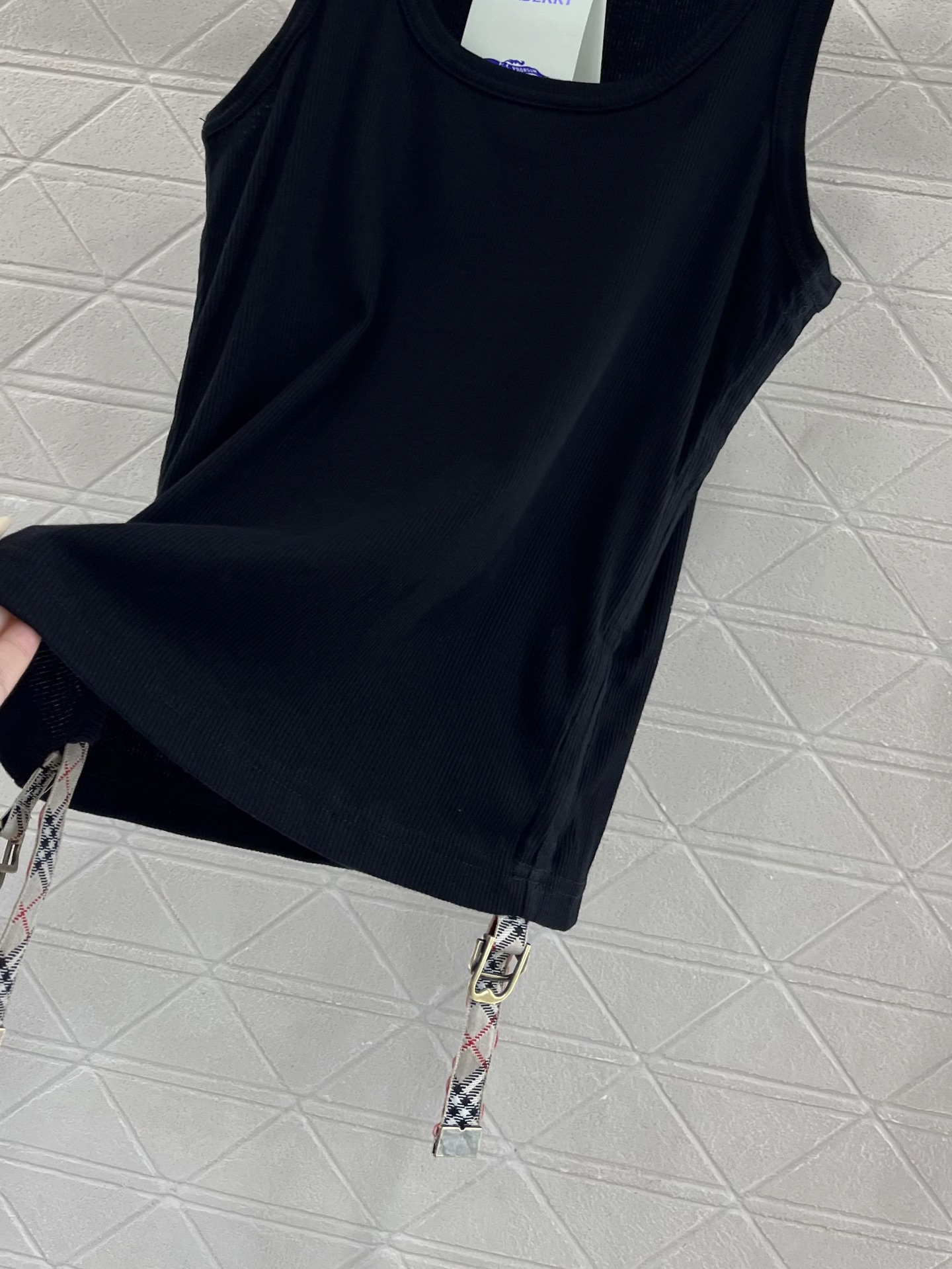 ♥Burberr*♥2025新品上架
     格纹抽绳全棉背心
定制YB原生全棉材质 质感高级舒适 全