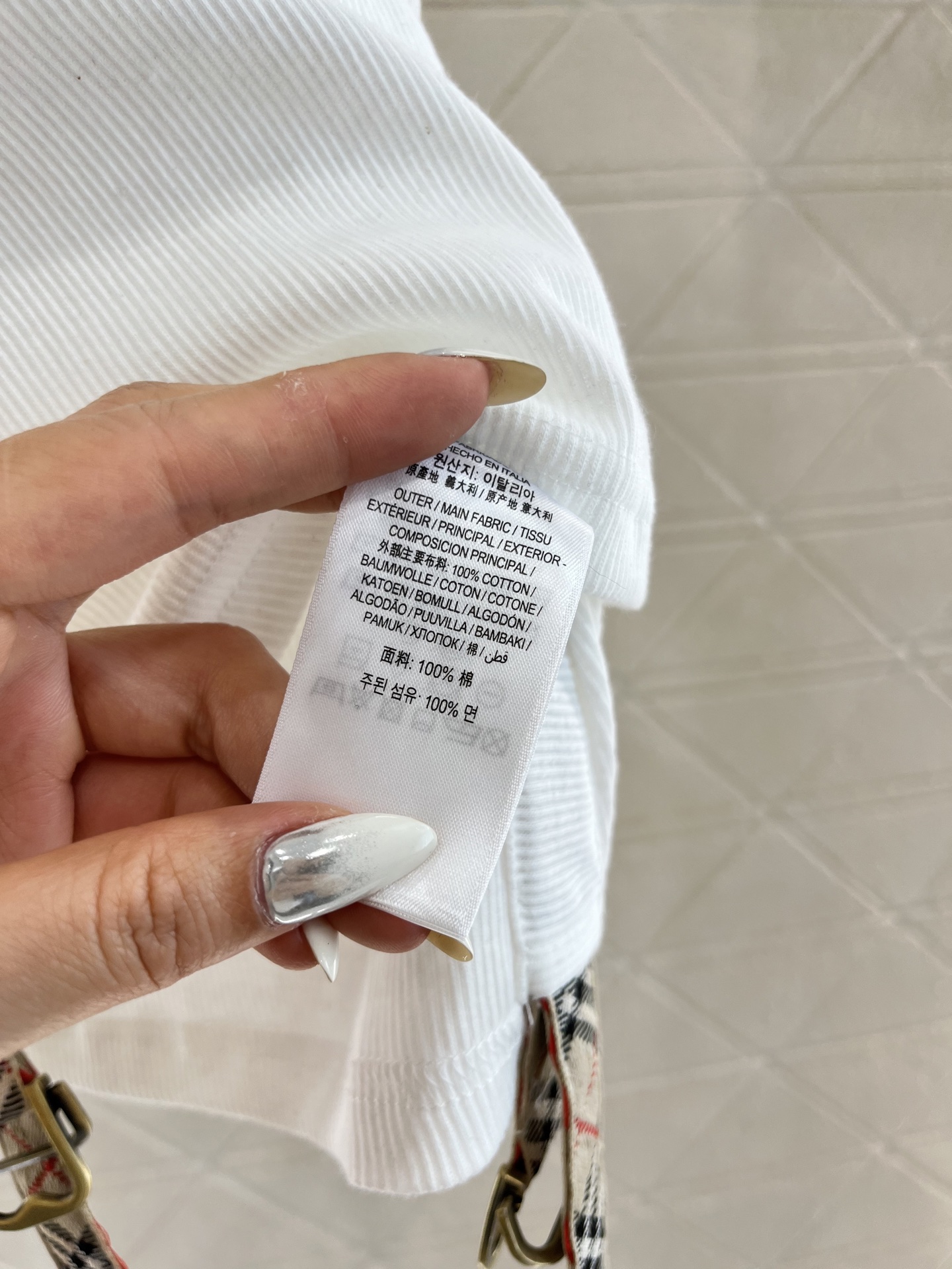 ♥Burberr*♥2025新品上架
     格纹抽绳全棉背心
定制YB原生全棉材质 质感高级舒适 全