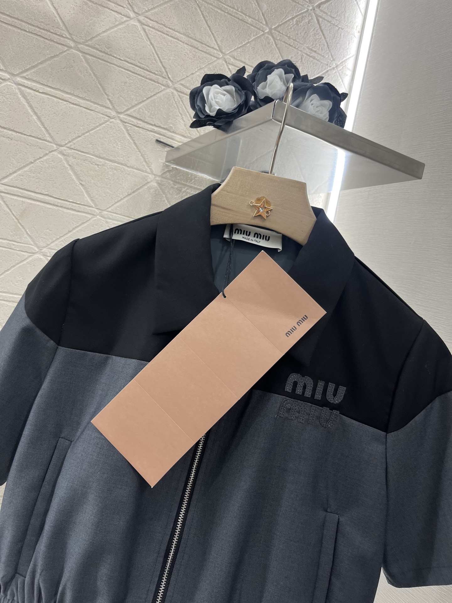 ♥Miumi*♥2025新品上架
  拼色短袖外套半裙套装
定制YB斜纹全棉材质 透气性更好 夏日穿搭首