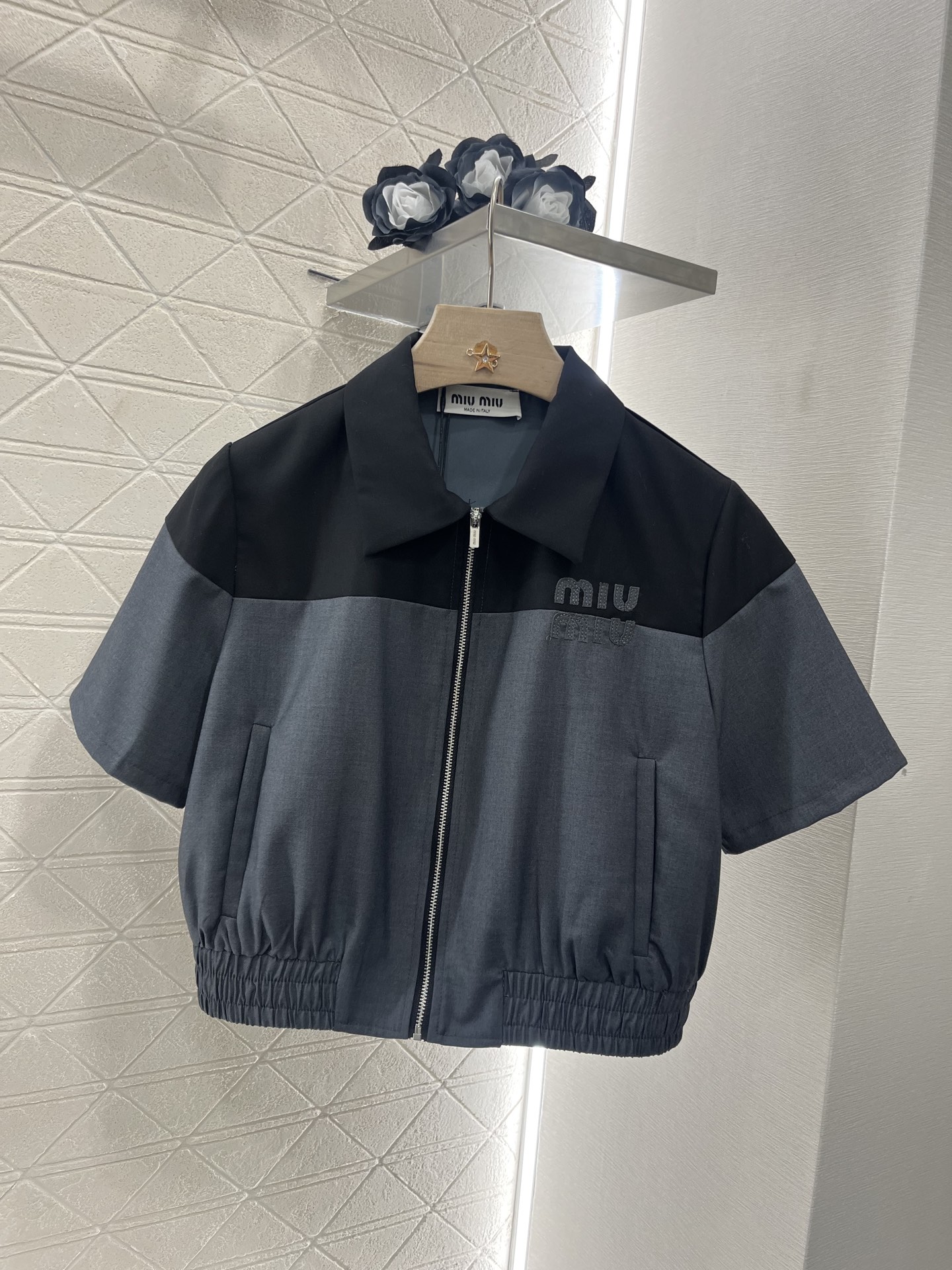 ♥Miumi*♥2025新品上架
  拼色短袖外套半裙套装
定制YB斜纹全棉材质 透气性更好 夏日穿搭首