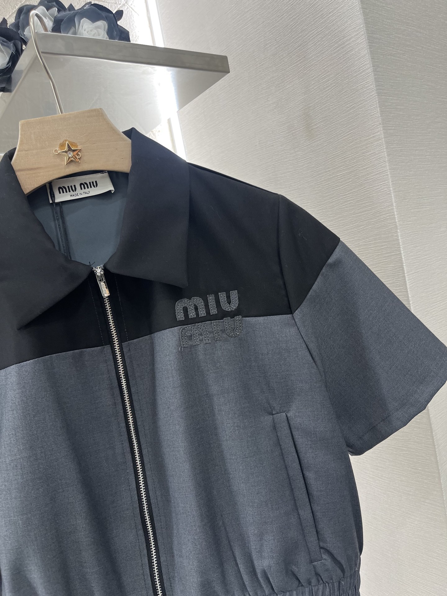 ♥Miumi*♥2025新品上架
  拼色短袖外套半裙套装
定制YB斜纹全棉材质 透气性更好 夏日穿搭首