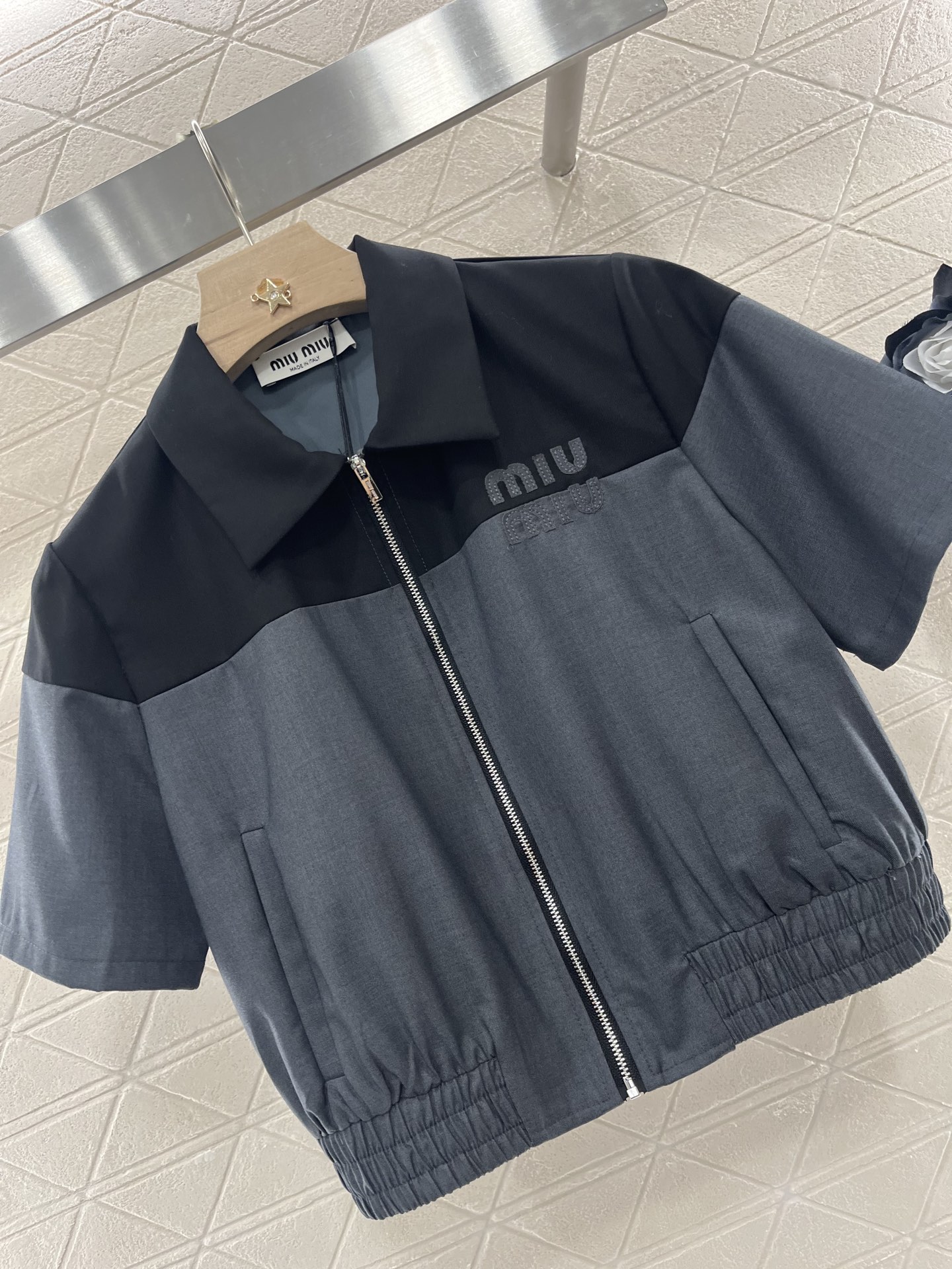 ♥Miumi*♥2025新品上架
  拼色短袖外套半裙套装
定制YB斜纹全棉材质 透气性更好 夏日穿搭首