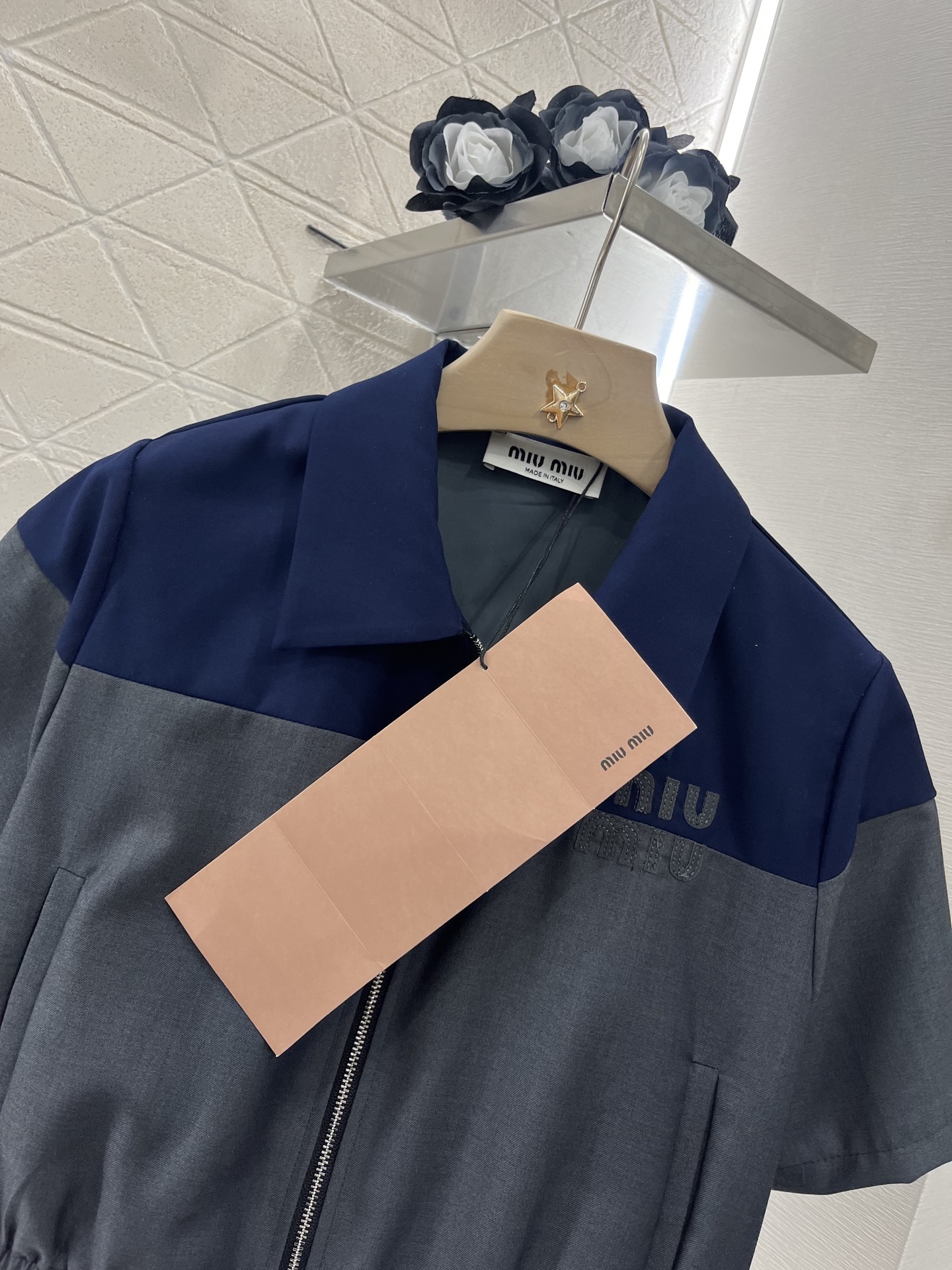 ♥Miumi*♥2025新品上架
  拼色短袖外套半裙套装
定制YB斜纹全棉材质 透气性更好 夏日穿搭首