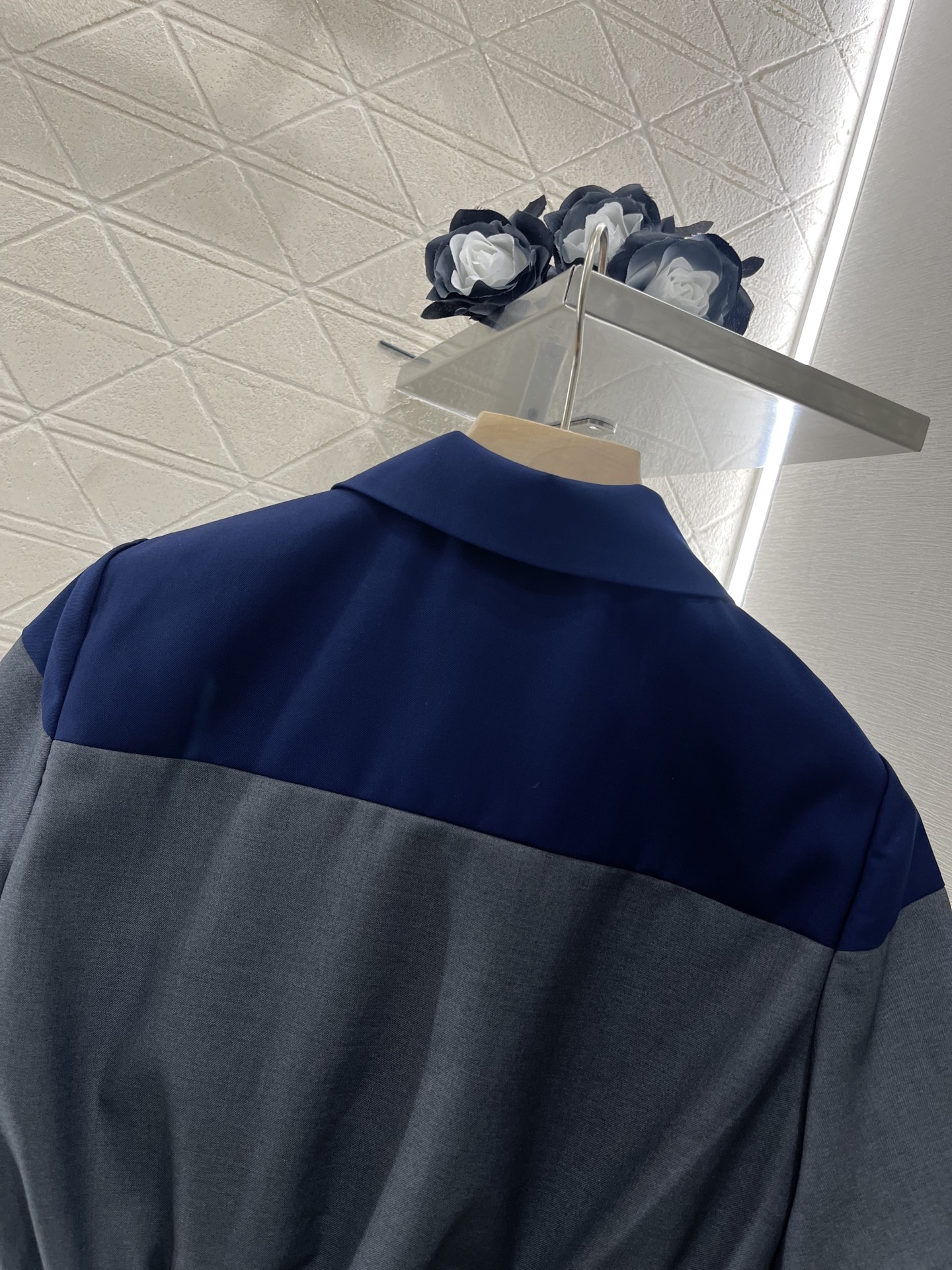 ♥Miumi*♥2025新品上架
  拼色短袖外套半裙套装
定制YB斜纹全棉材质 透气性更好 夏日穿搭首