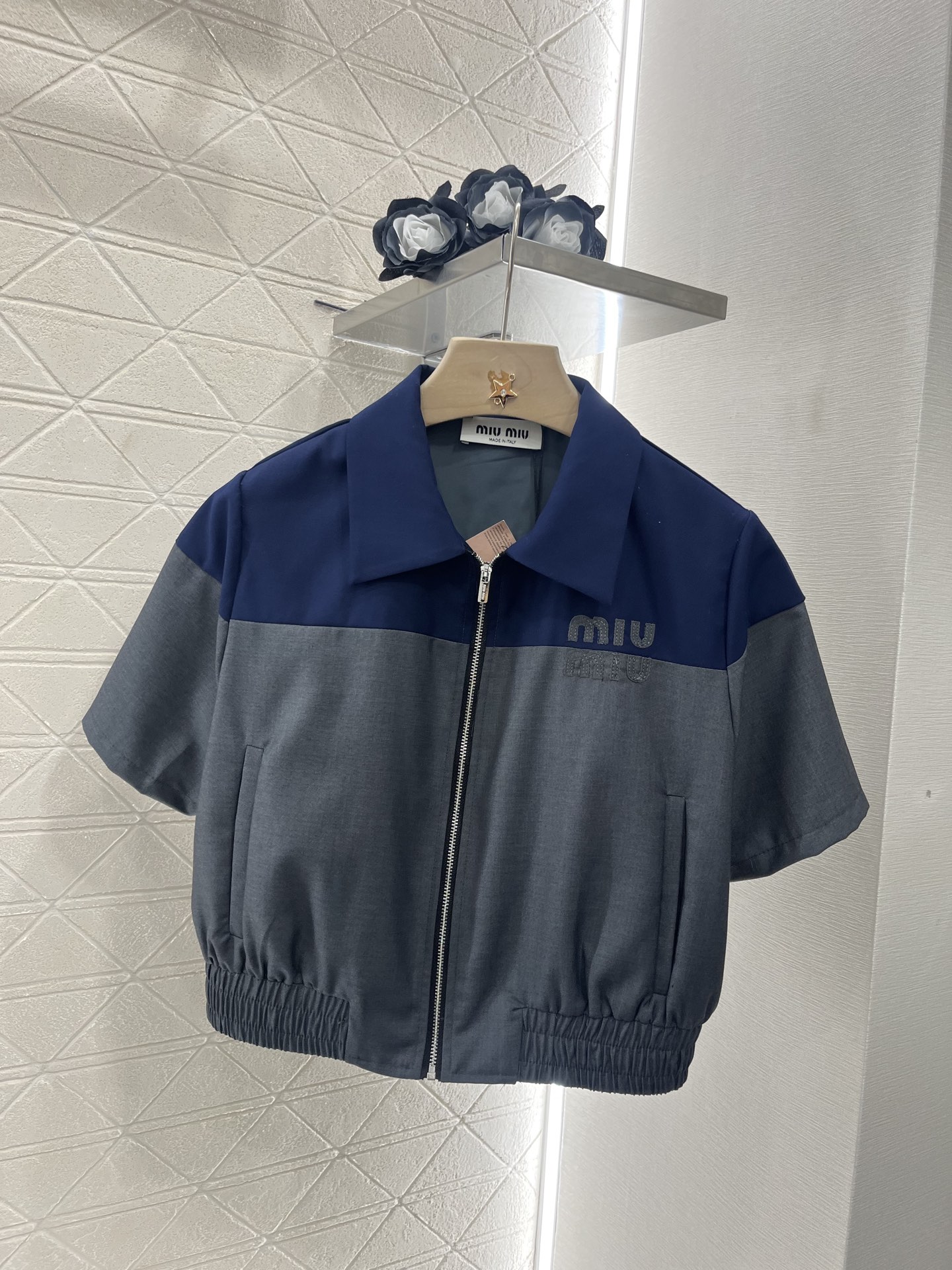 ♥Miumi*♥2025新品上架
  拼色短袖外套半裙套装
定制YB斜纹全棉材质 透气性更好 夏日穿搭首