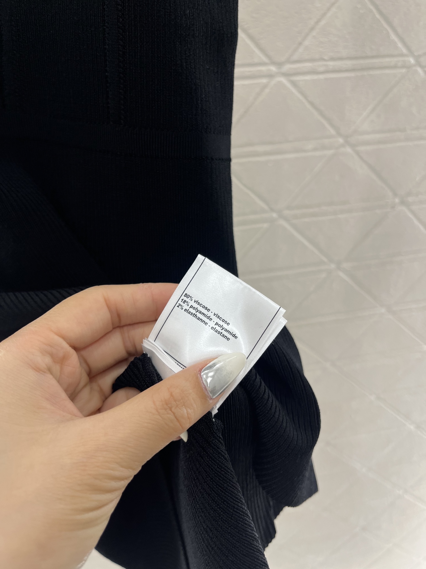 ♥Chane*♥2025新品上架
   针织修身细吊带裙
定制YB全进口纱线织造 质感高级舒适 细肩吊带