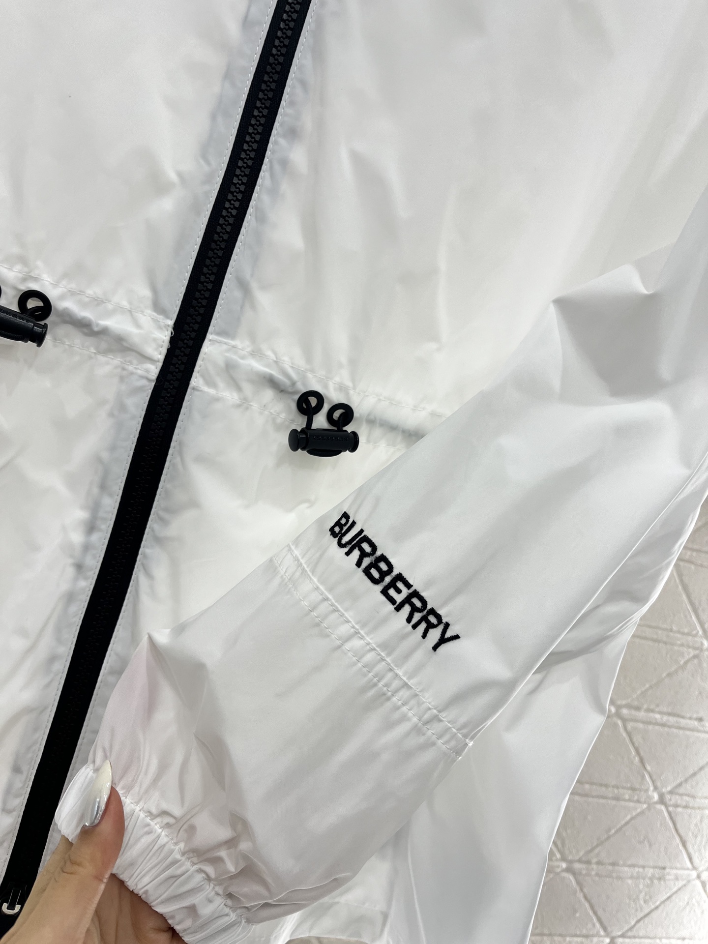 ♥Burberr*♥2025新品上架
    连帽外套格纹短裤套装
定制YB进口防风防水尼龙材质 质感高
