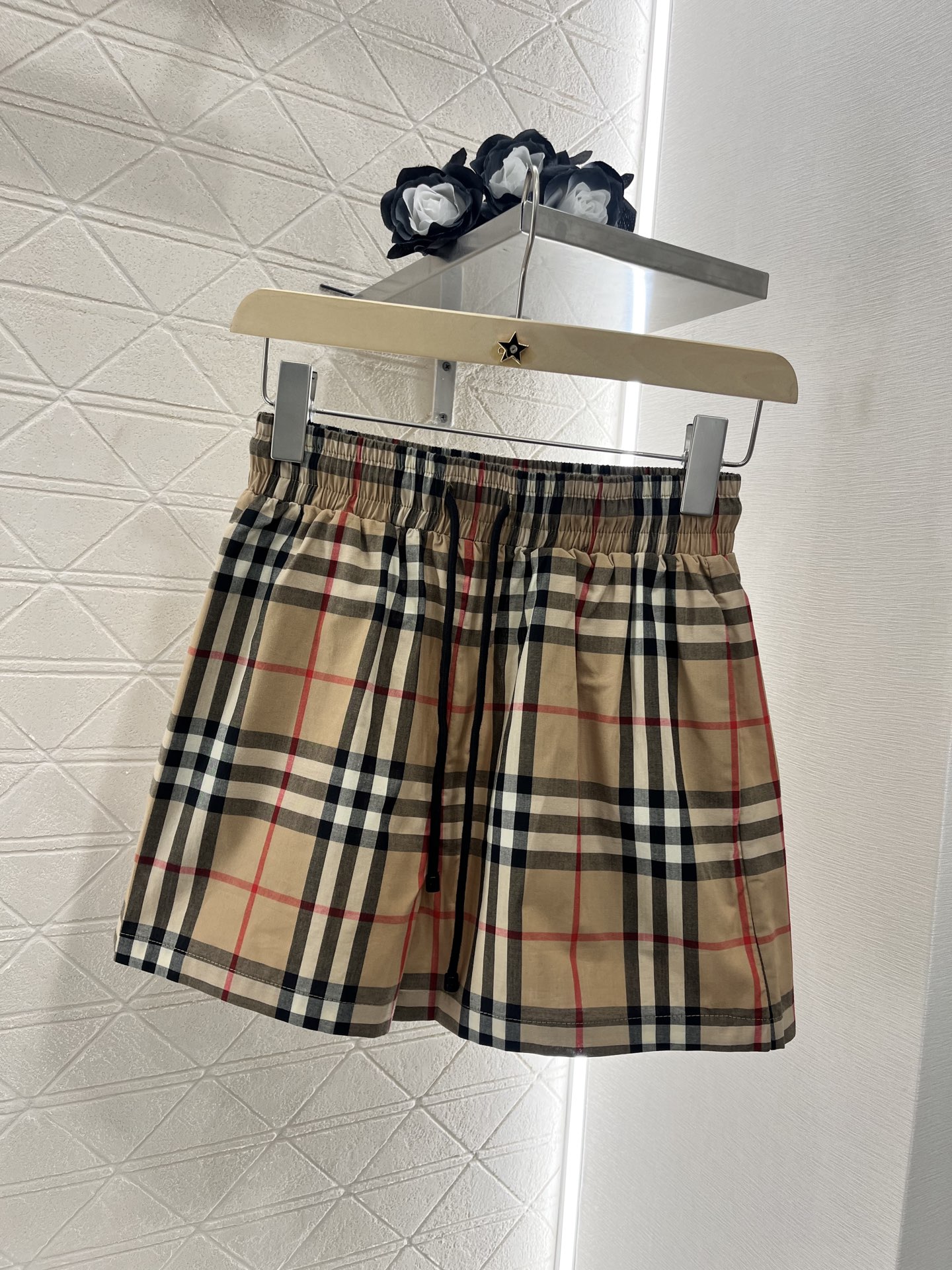 ♥Burberr*♥2025新品上架
    连帽外套格纹短裤套装
定制YB进口防风防水尼龙材质 质感高