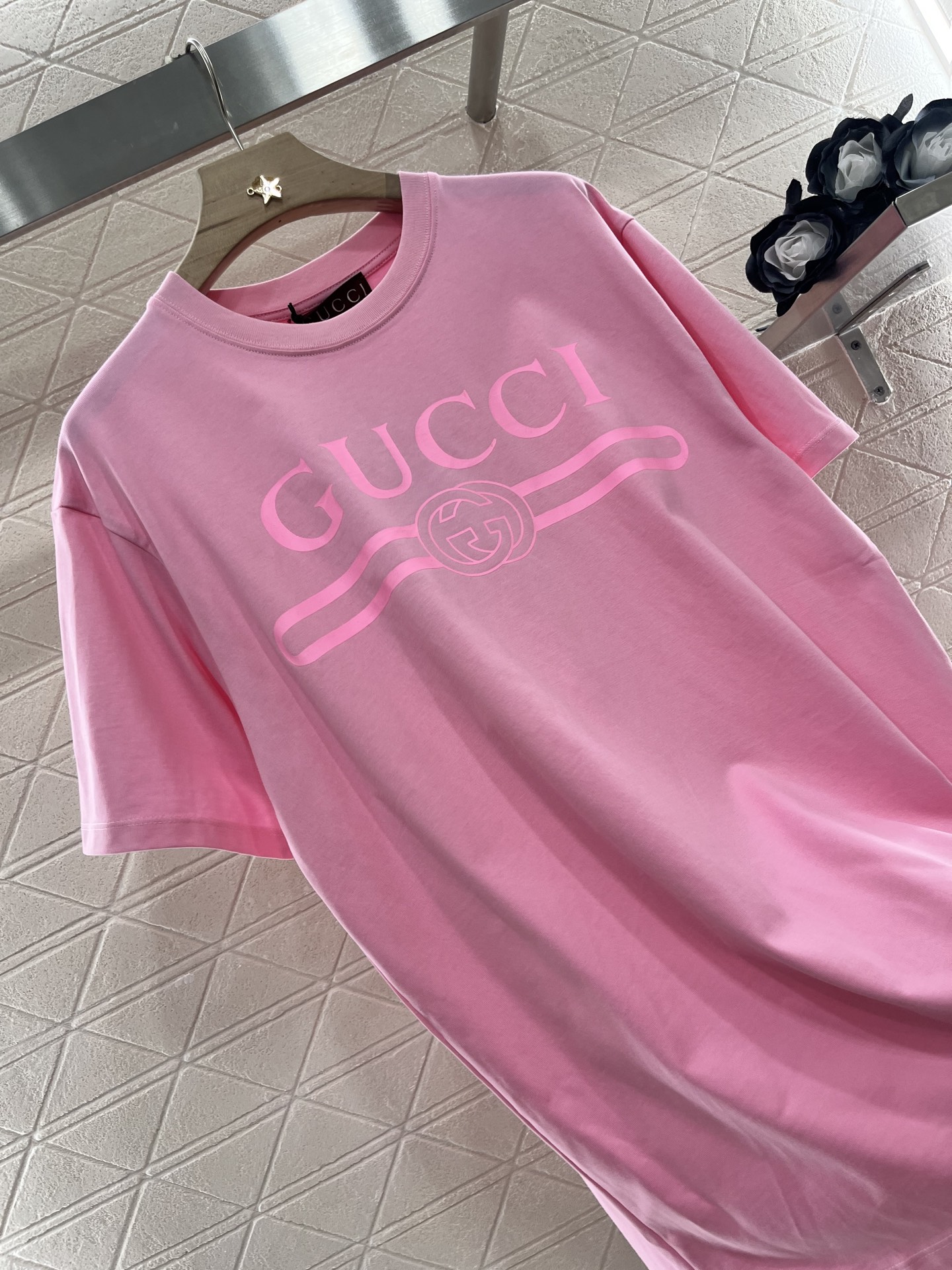 ♥Gucc*♥2025新品上架
      印花圆领𝑇𝑒𝑒
定制YB原生全棉材质 透气舒适 质感十足 宽