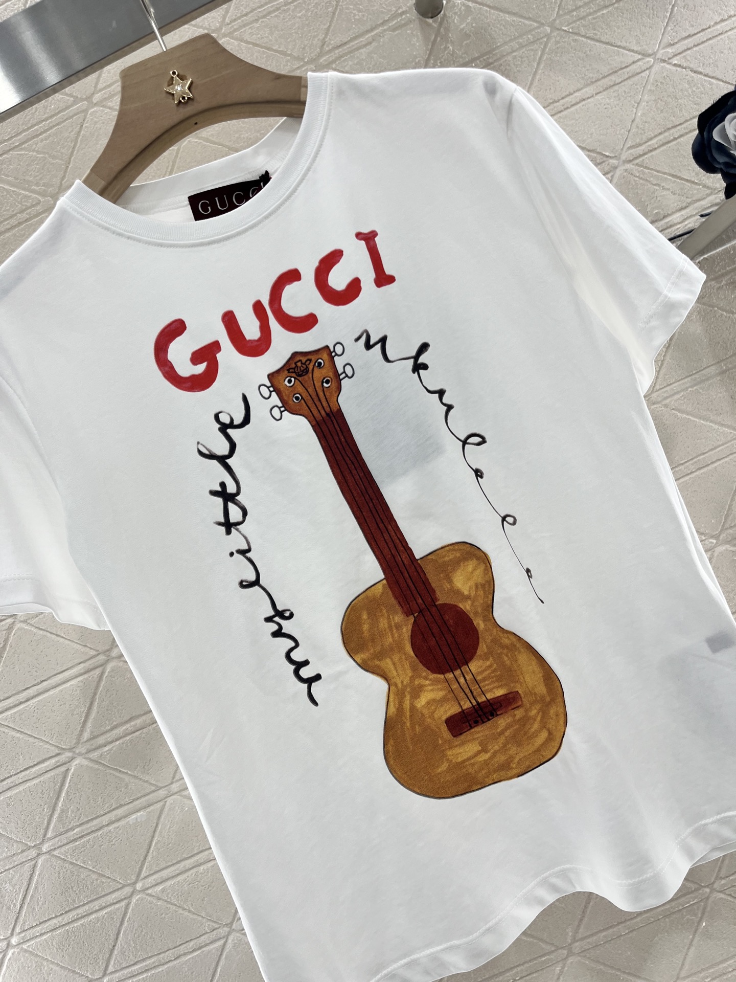♥Gucc*♥2025新品上架
     圆领印花卡通𝑇𝑒𝑒
定制YB原生全棉材质 透气舒适 质感十足 