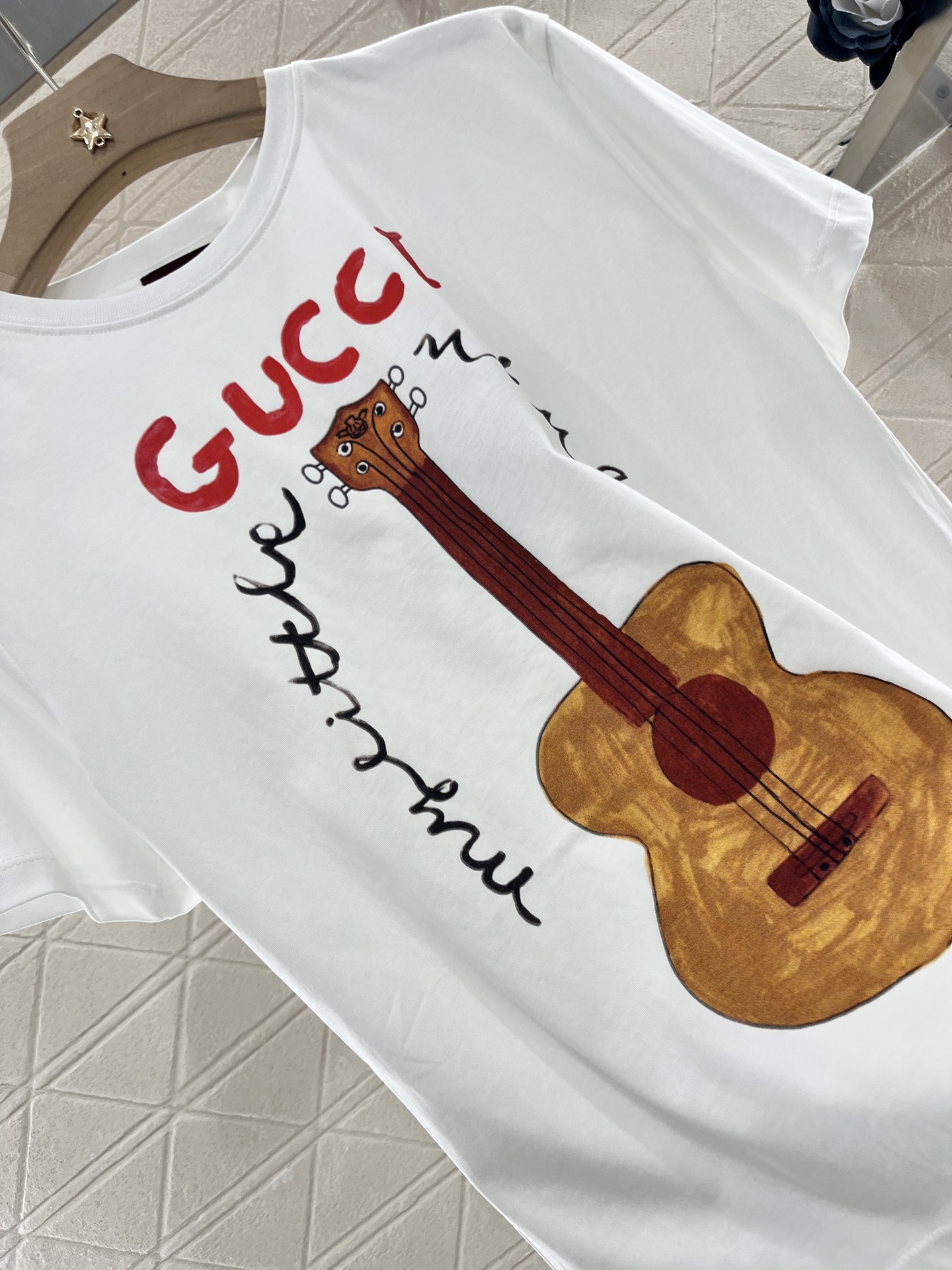 ♥Gucc*♥2025新品上架
     圆领印花卡通𝑇𝑒𝑒
定制YB原生全棉材质 透气舒适 质感十足 