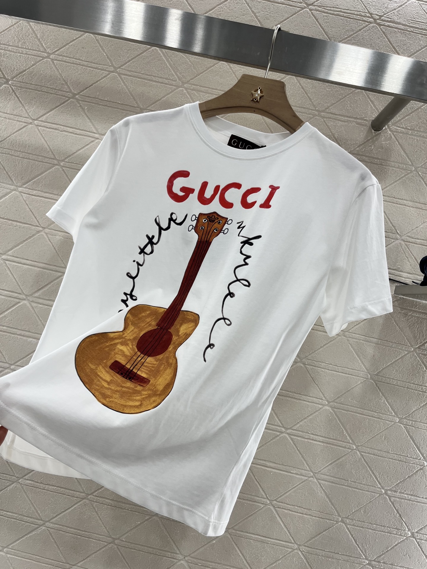 ♥Gucc*♥2025新品上架
     圆领印花卡通𝑇𝑒𝑒
定制YB原生全棉材质 透气舒适 质感十足 