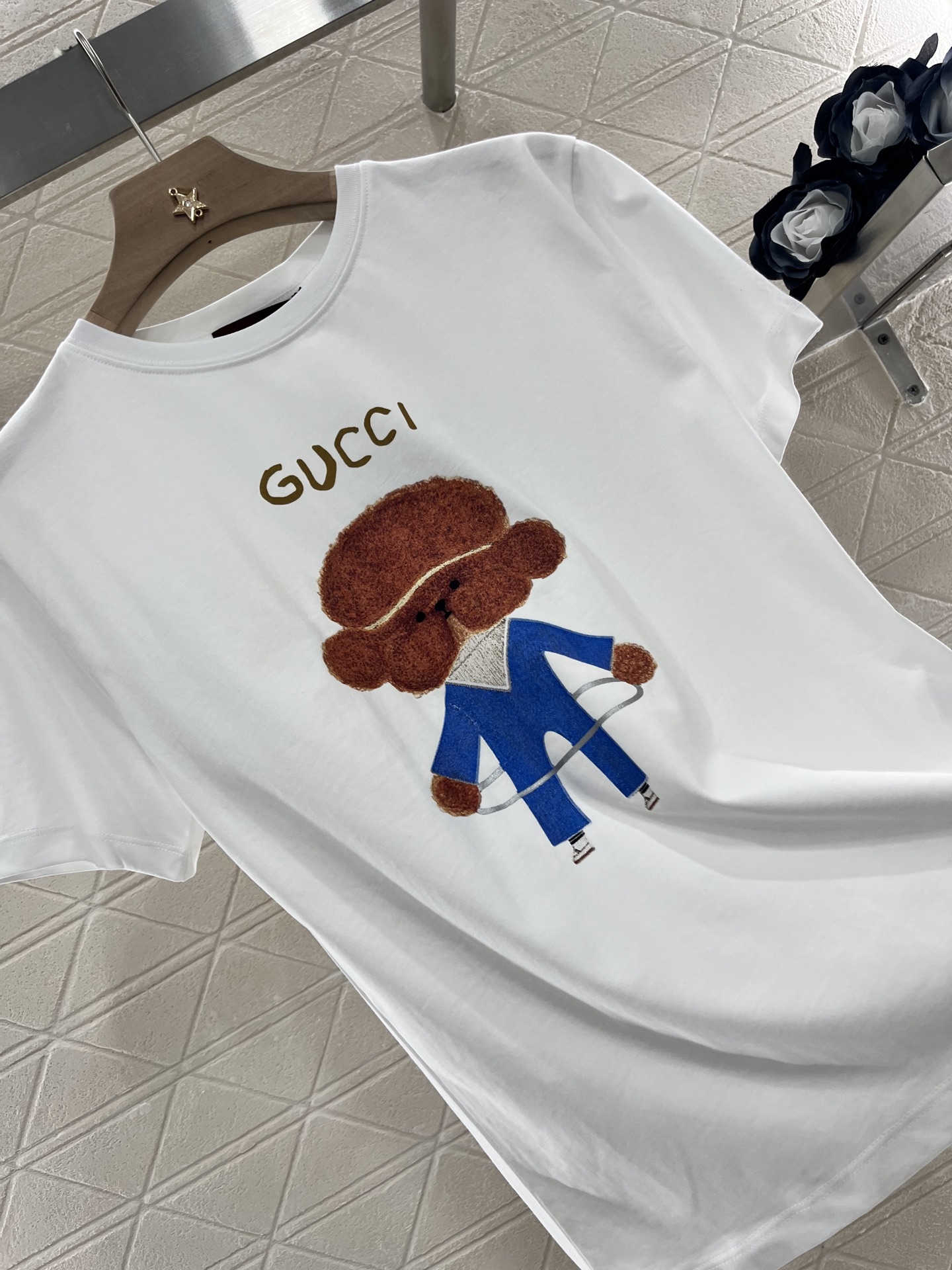♥Gucc*♥2025新品上架
     圆领印花卡通𝑇𝑒𝑒
定制YB原生全棉材质 透气舒适 质感十足 