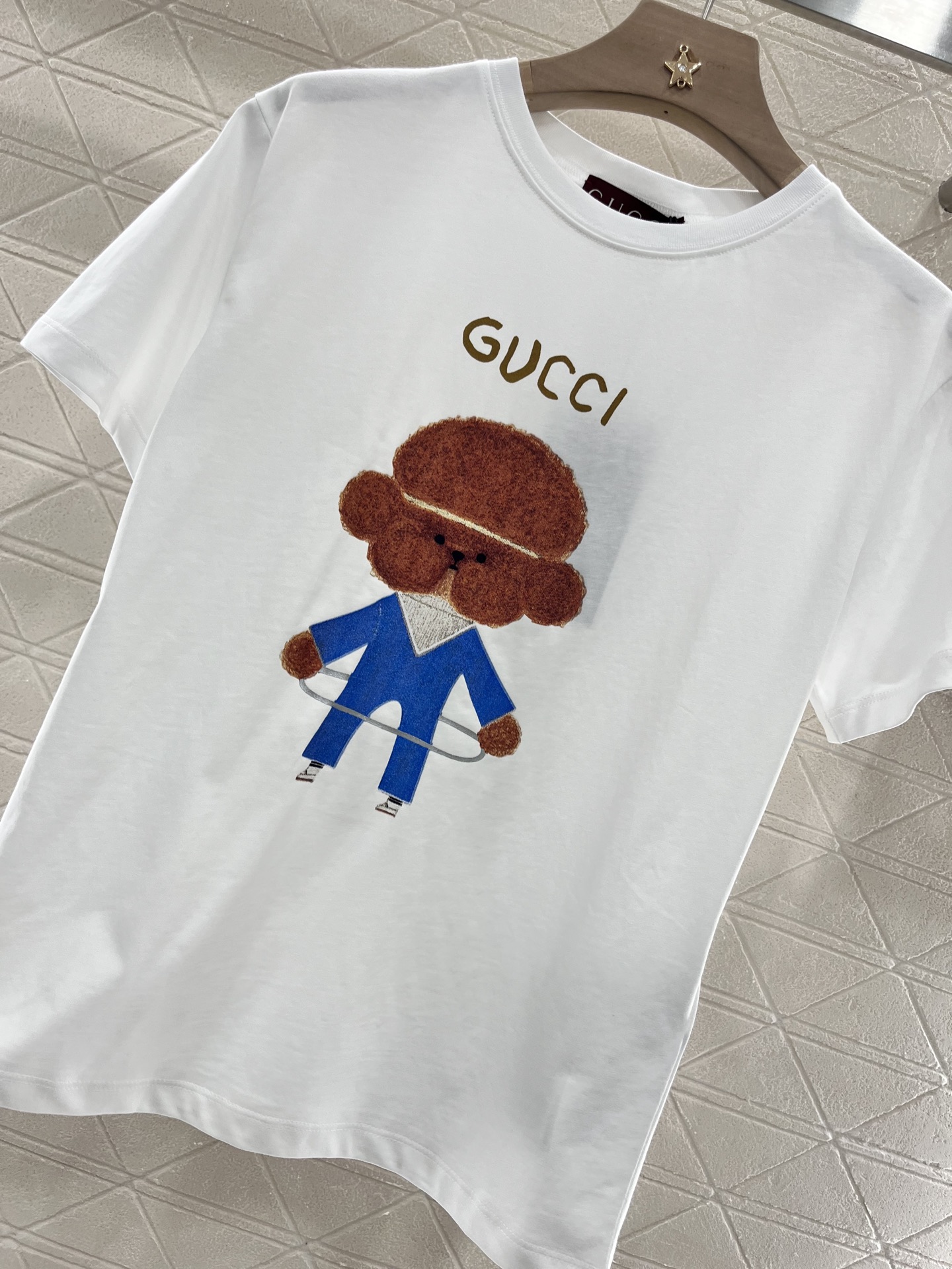 ♥Gucc*♥2025新品上架
     圆领印花卡通𝑇𝑒𝑒
定制YB原生全棉材质 透气舒适 质感十足 