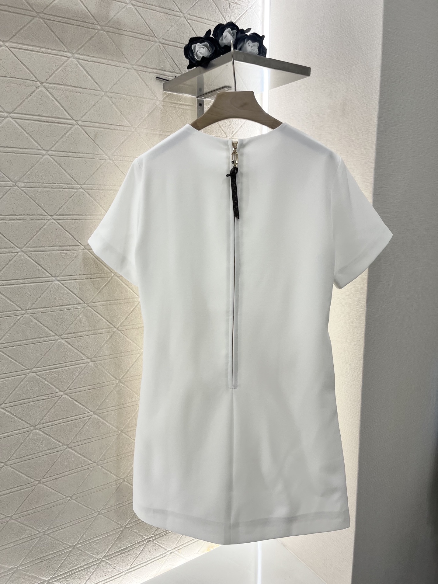 ♥Louis Vuitto*♥2025新品上架
      链条短袖连衣裙
定制YB进口醋酸材质 质感光