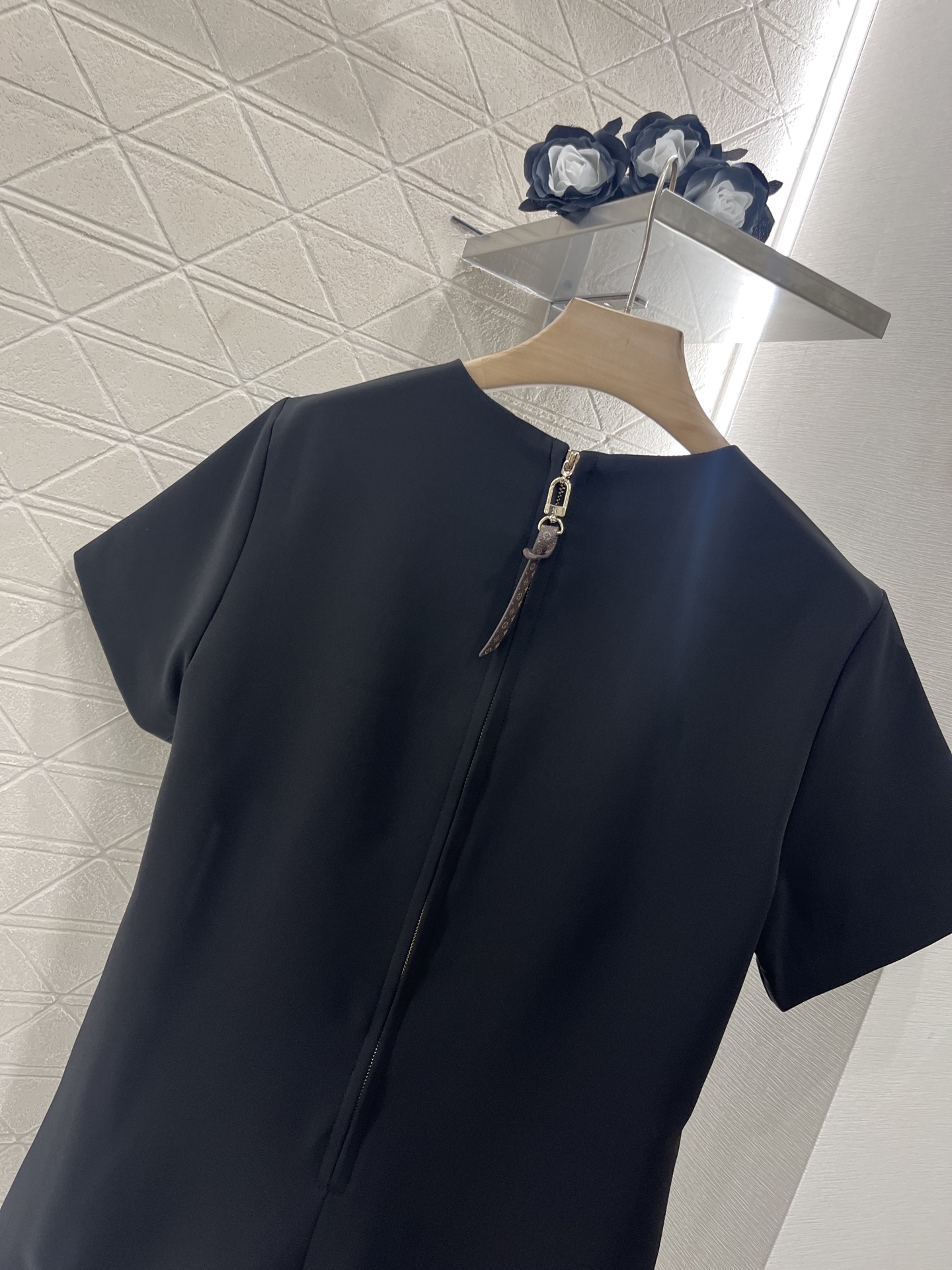 ♥Louis Vuitto*♥2025新品上架
      链条短袖连衣裙
定制YB进口醋酸材质 质感光