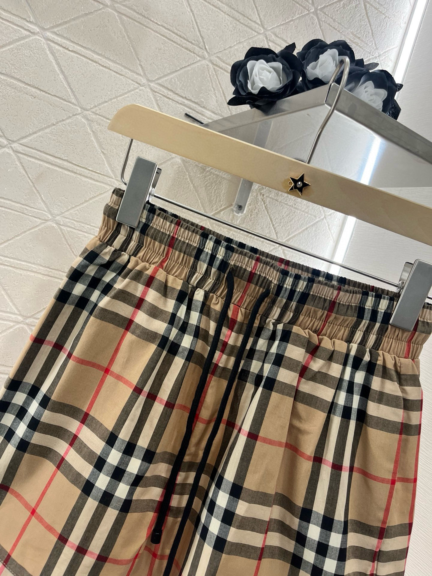 ♥Burberr*♥2025新品上架
    连帽外套格纹短裤套装
定制YB进口防风防水尼龙材质 质感高