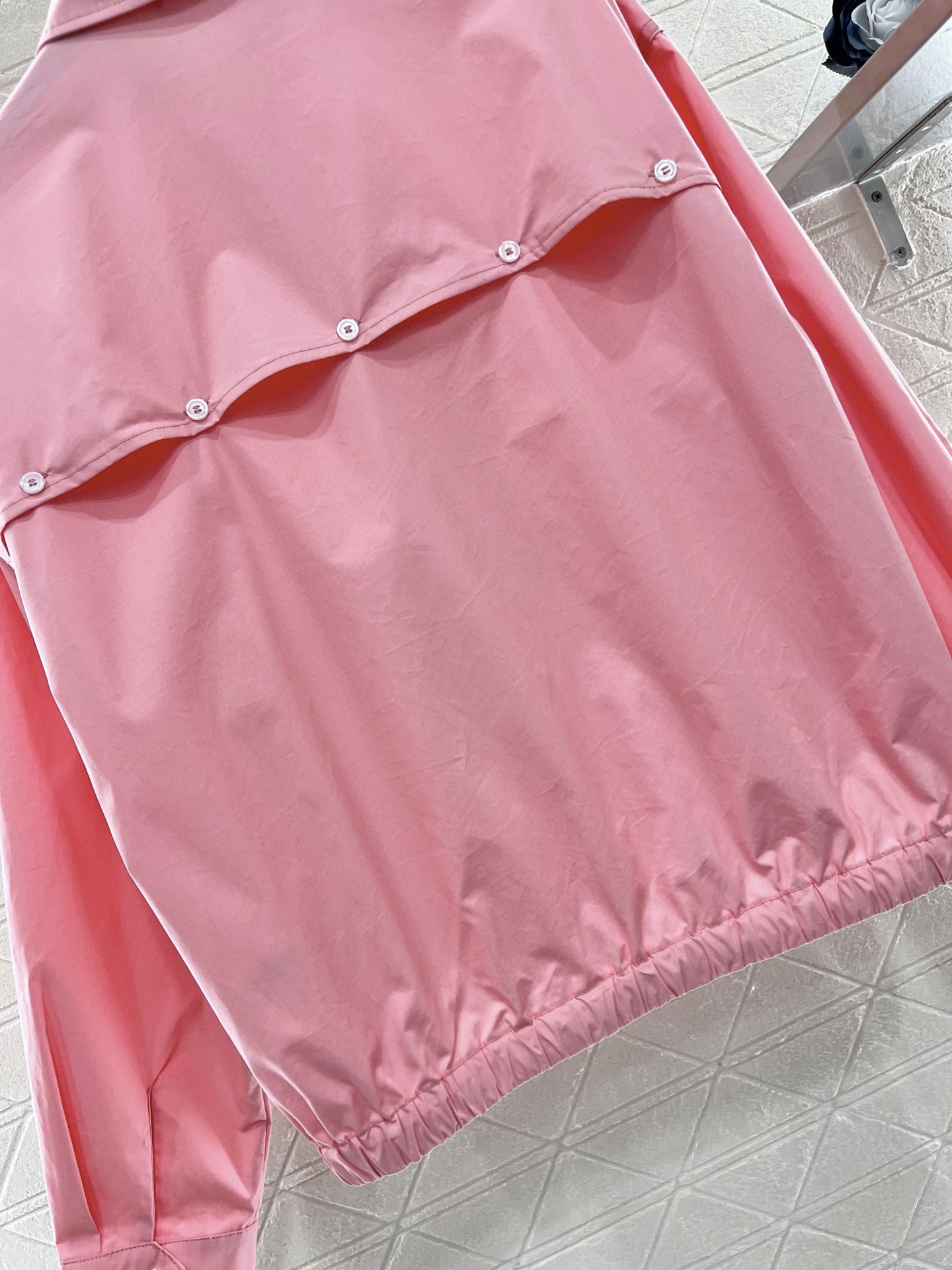 ♥Miumi*♥2025新品上架
   先行衬衫夹克外套
定制YB斜纹全棉材质 质感舒适细腻 翻领正肩宽