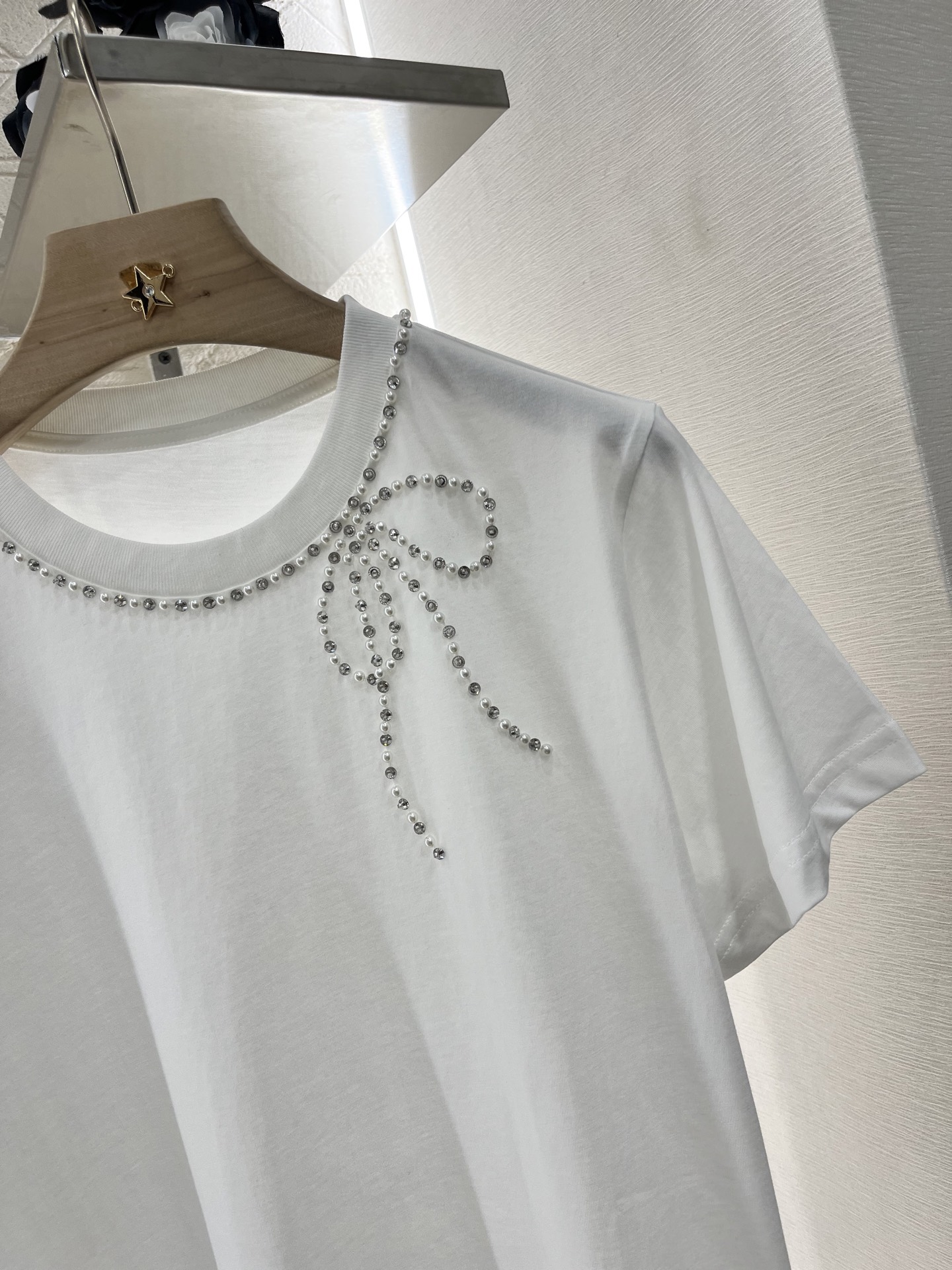 ♥Valentin*♥2025新品上架
    圆领钉珠水钻𝑇𝑒𝑒
定制YB原生全棉织造 弹力舒适 透气