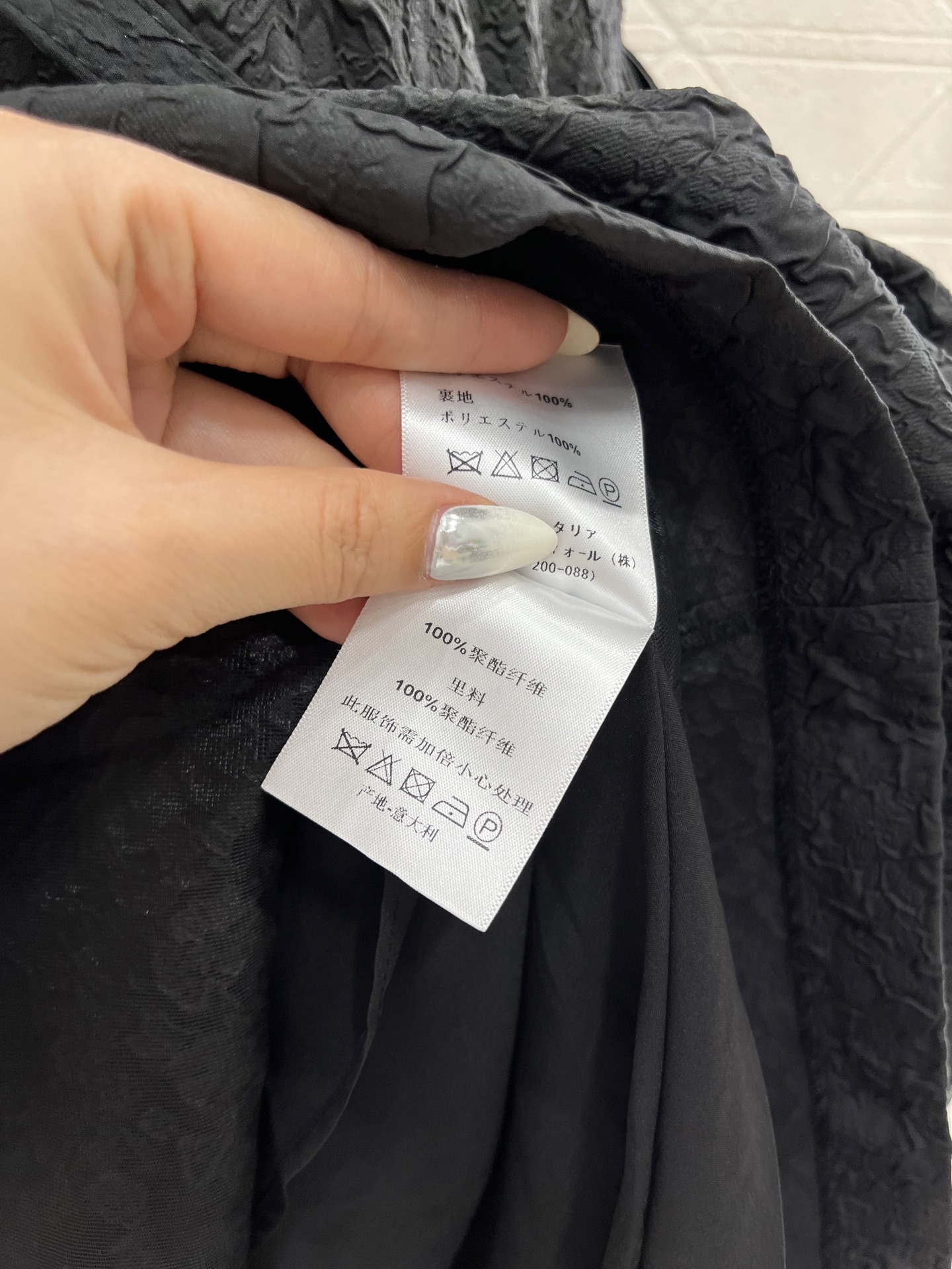 ♥Dio*♥2025新品上架
    无袖腰带连衣裙
定制YB进口材质 质感高级 品相十足 带有褶皱肌理