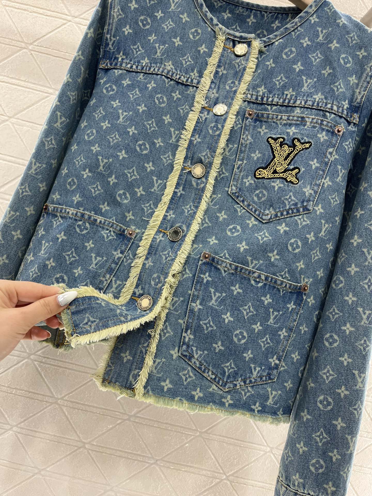♥Louis Vuitto*♥2025新品上架
    牛仔提花夹克外套短裤套装
定制YB斜纹全棉牛仔材