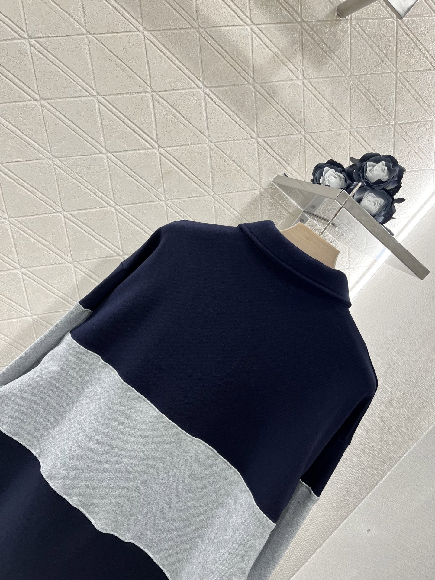 “2025 New Product: P529 Women’s Suit with Customizable Cotton Mass and Stylish Details” - 图片 4