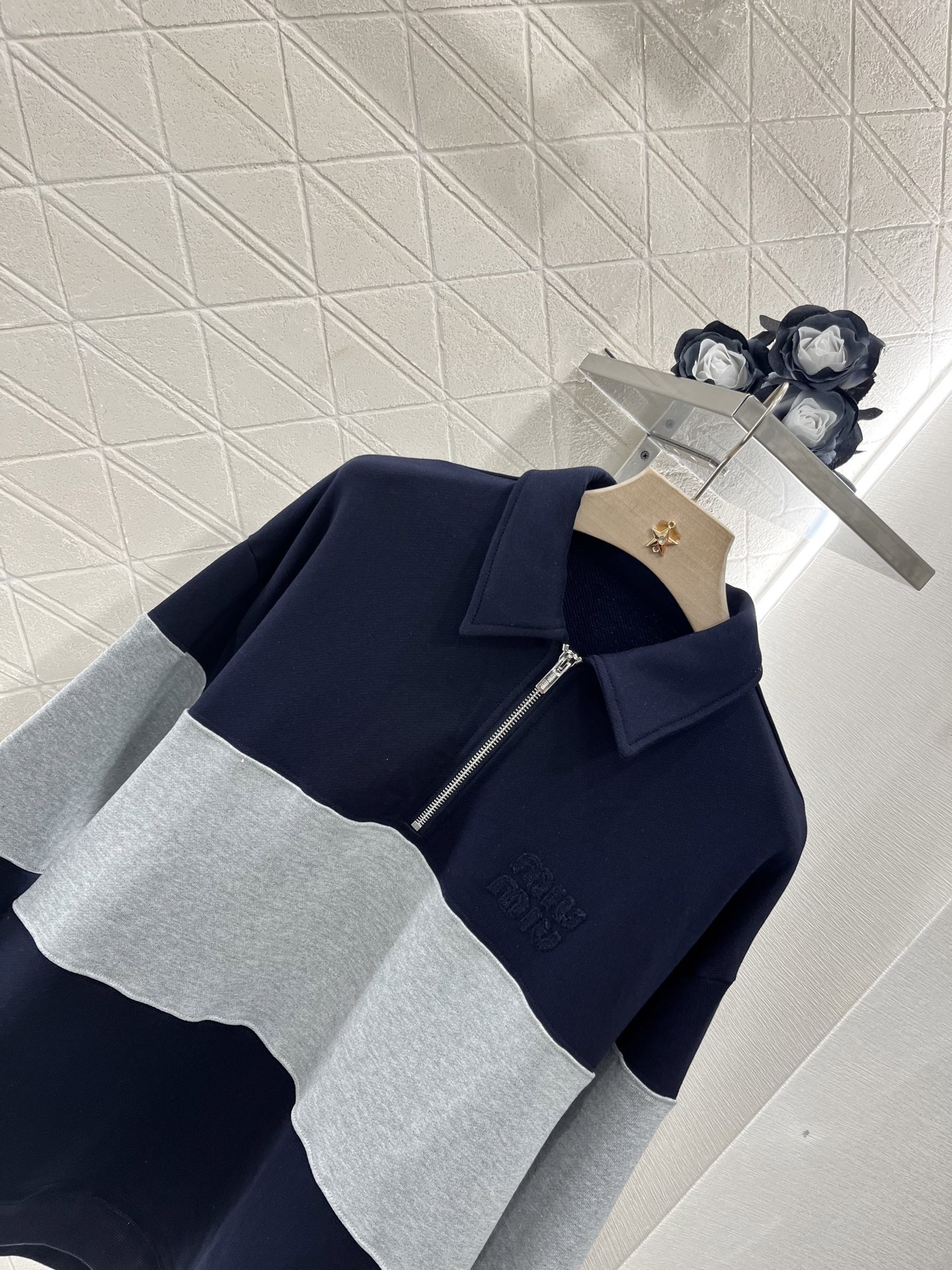 “2025 New Product: P529 Women’s Suit with Customizable Cotton Mass and Stylish Details” - 图片 3