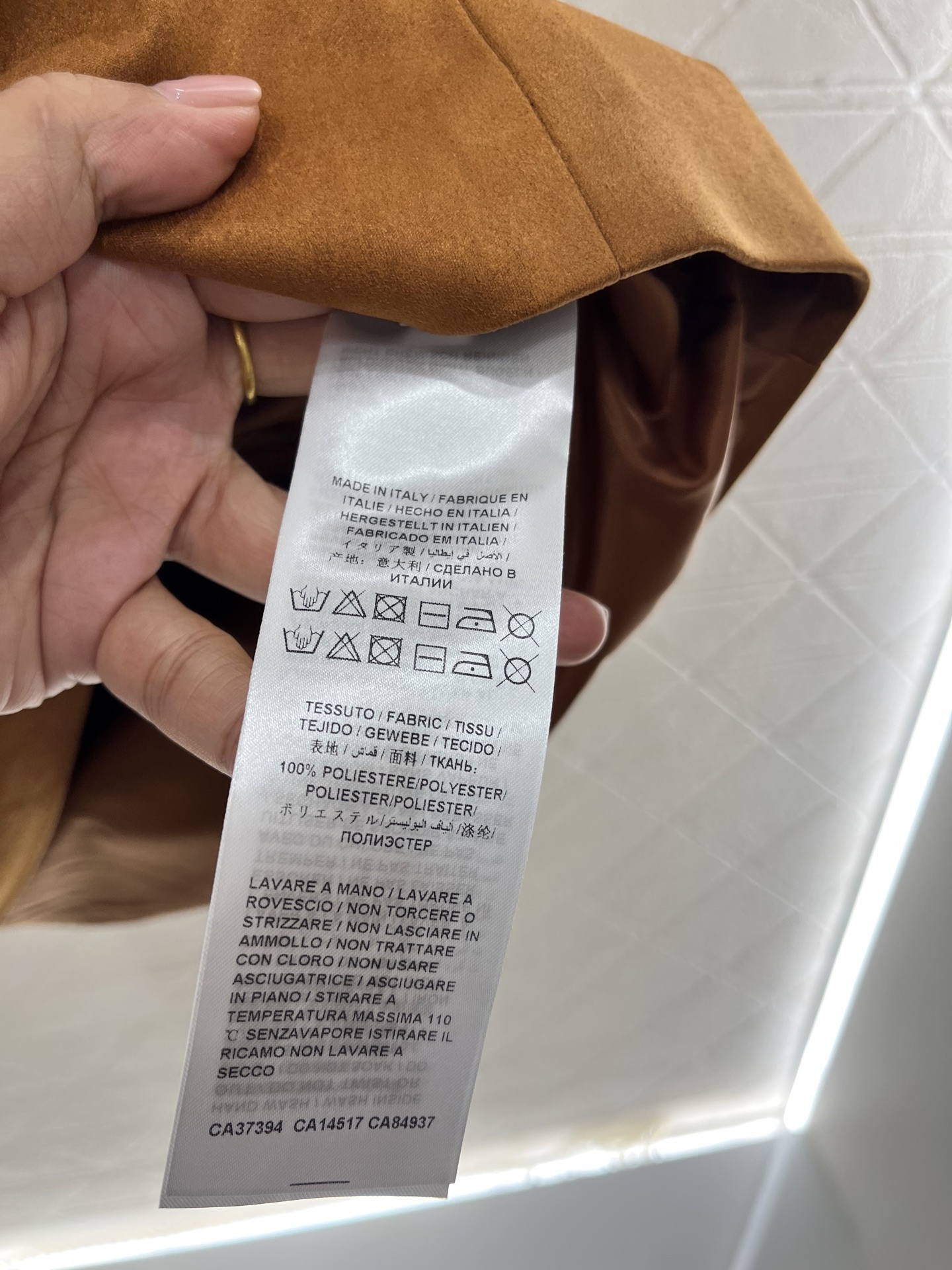 ♥Gucc*♥2025新品上架
     腰带翻领连衣裙 
定制YB进口材质 工艺处理 面料呈现微微绒感