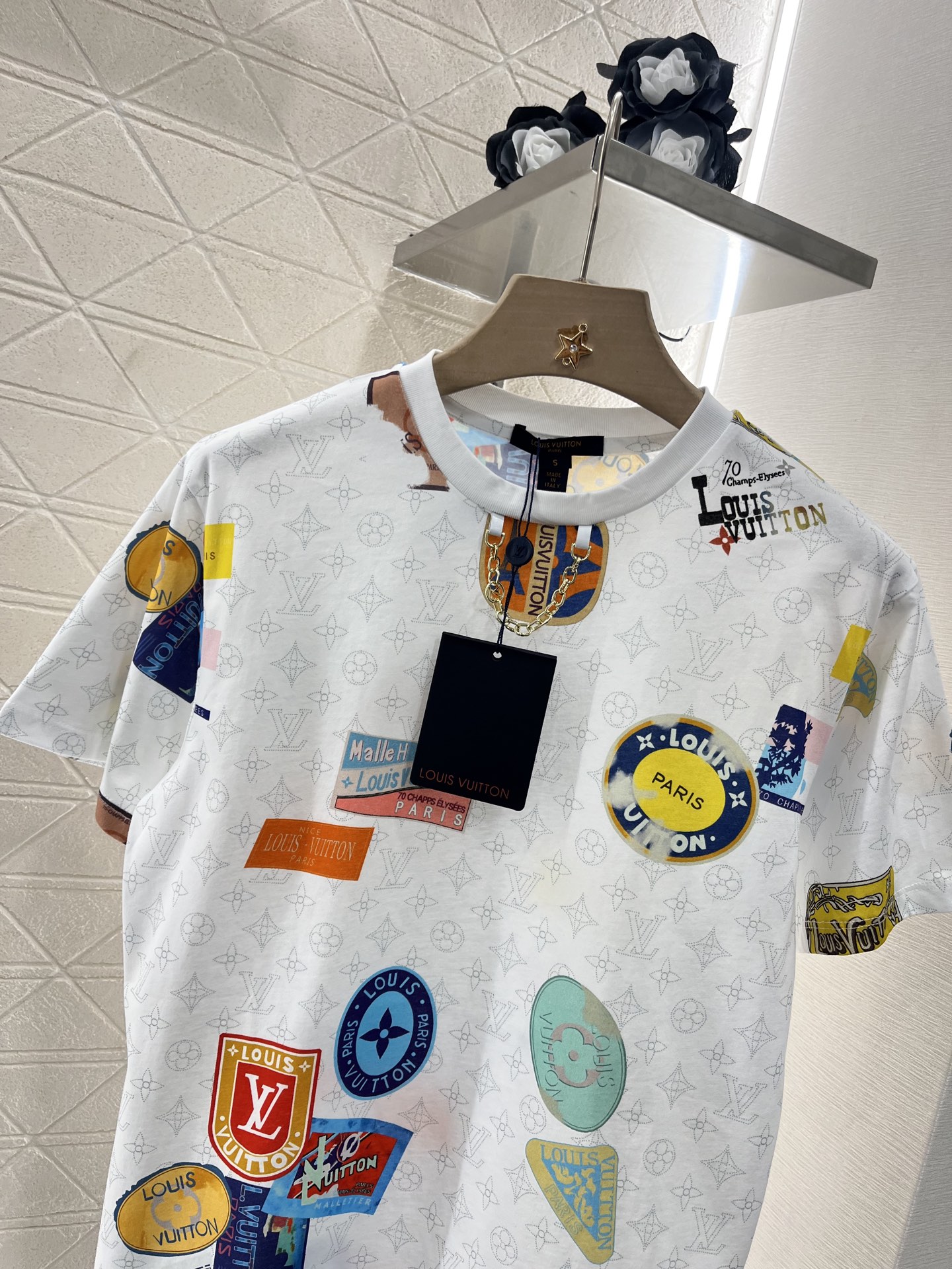 ♥Louis Vuitto*♥2025新品上架
     圆领印花徽章链条𝑇𝑒𝑒
定制YB斜纹全棉材质 