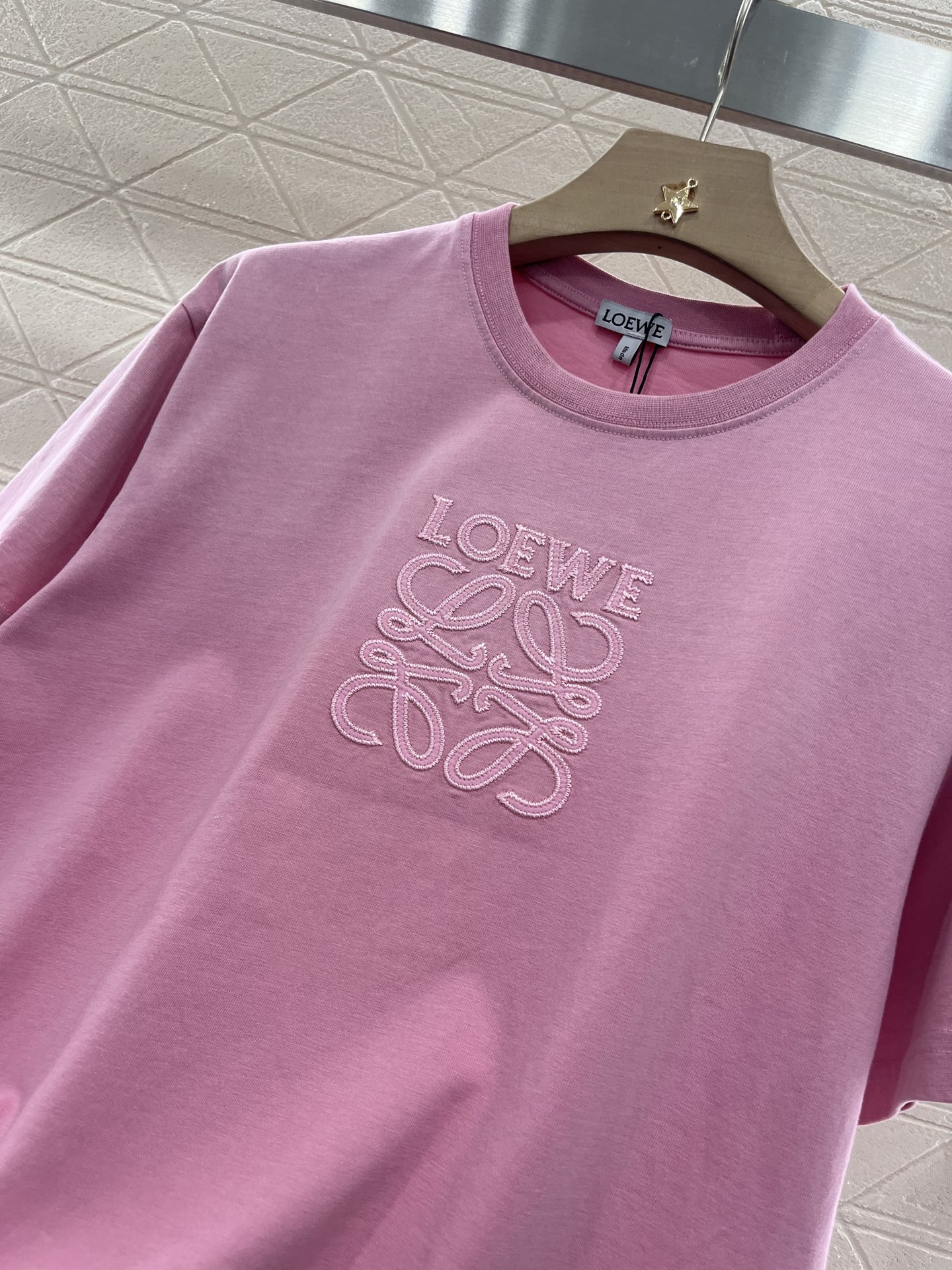 ♥Loew*♥2025新品上架
     做旧水洗刺绣𝑇𝑒𝑒
定制YB斜纹全棉材质 透气舒适 质感十足 