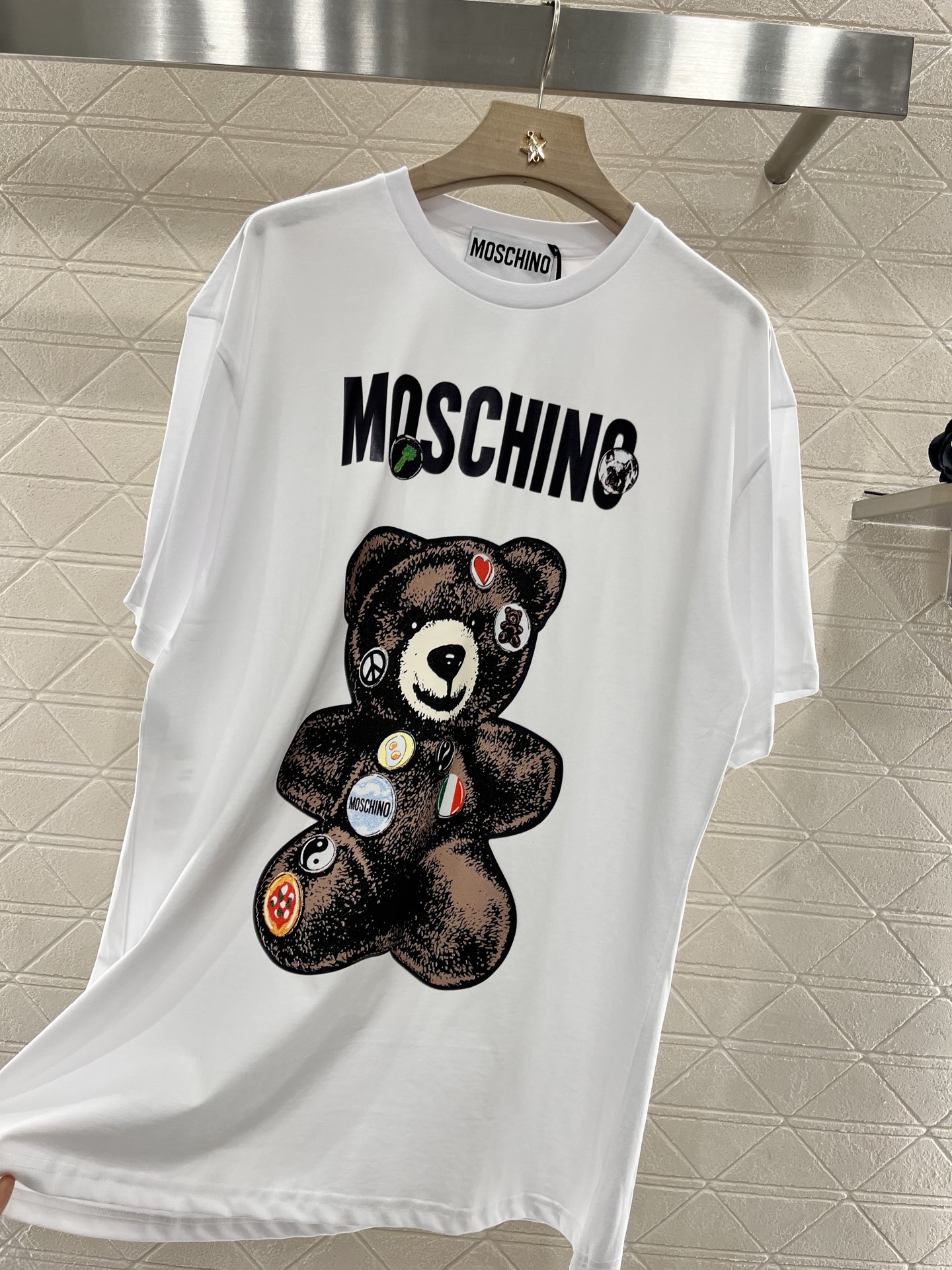 ♥Moschin*♥2025新品上架
     圆领印花短袖𝑇𝑒𝑒
定制YB原生全棉材质 透气舒适 质感