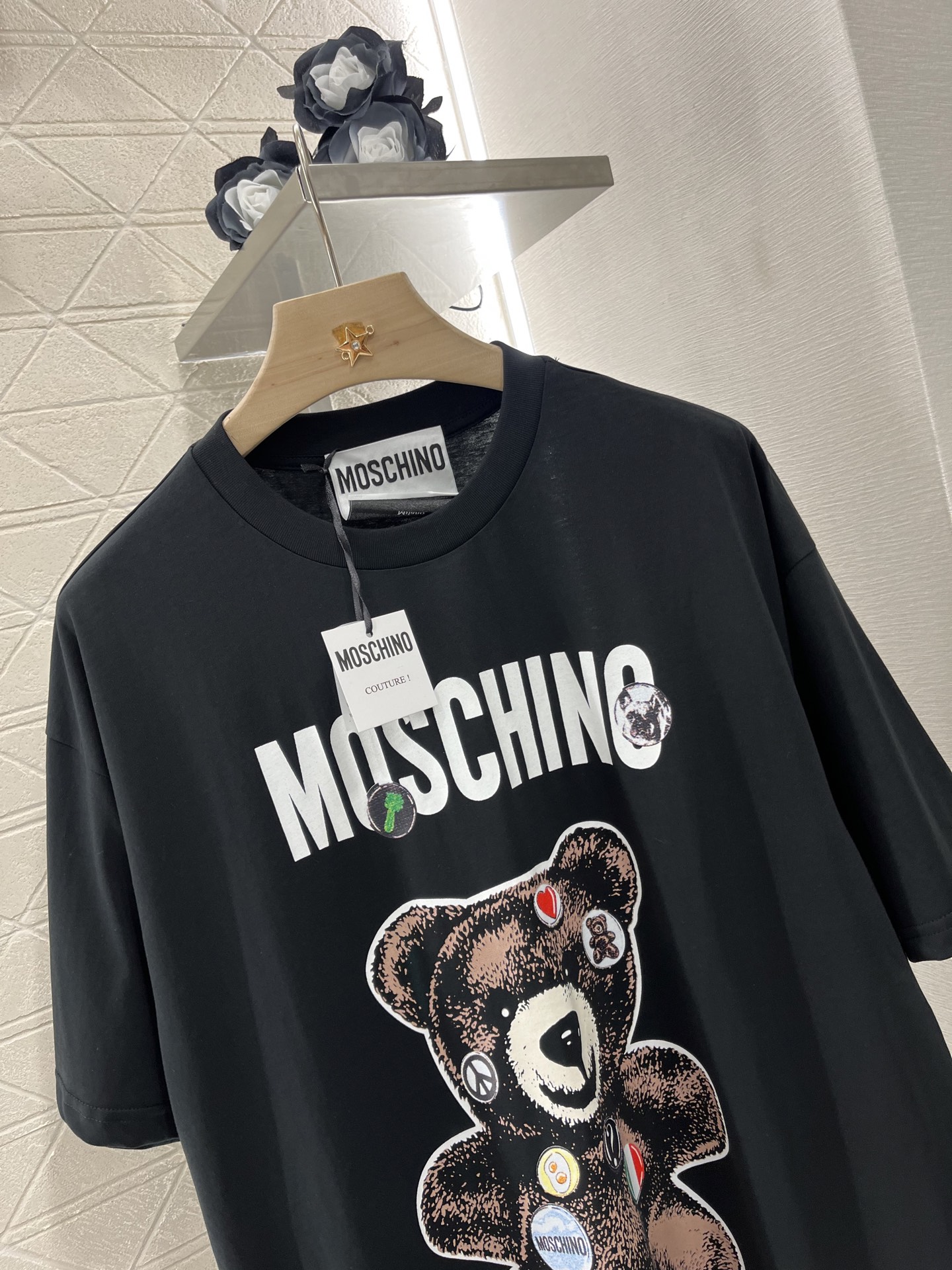 ♥Moschin*♥2025新品上架
     圆领印花短袖𝑇𝑒𝑒
定制YB原生全棉材质 透气舒适 质感
