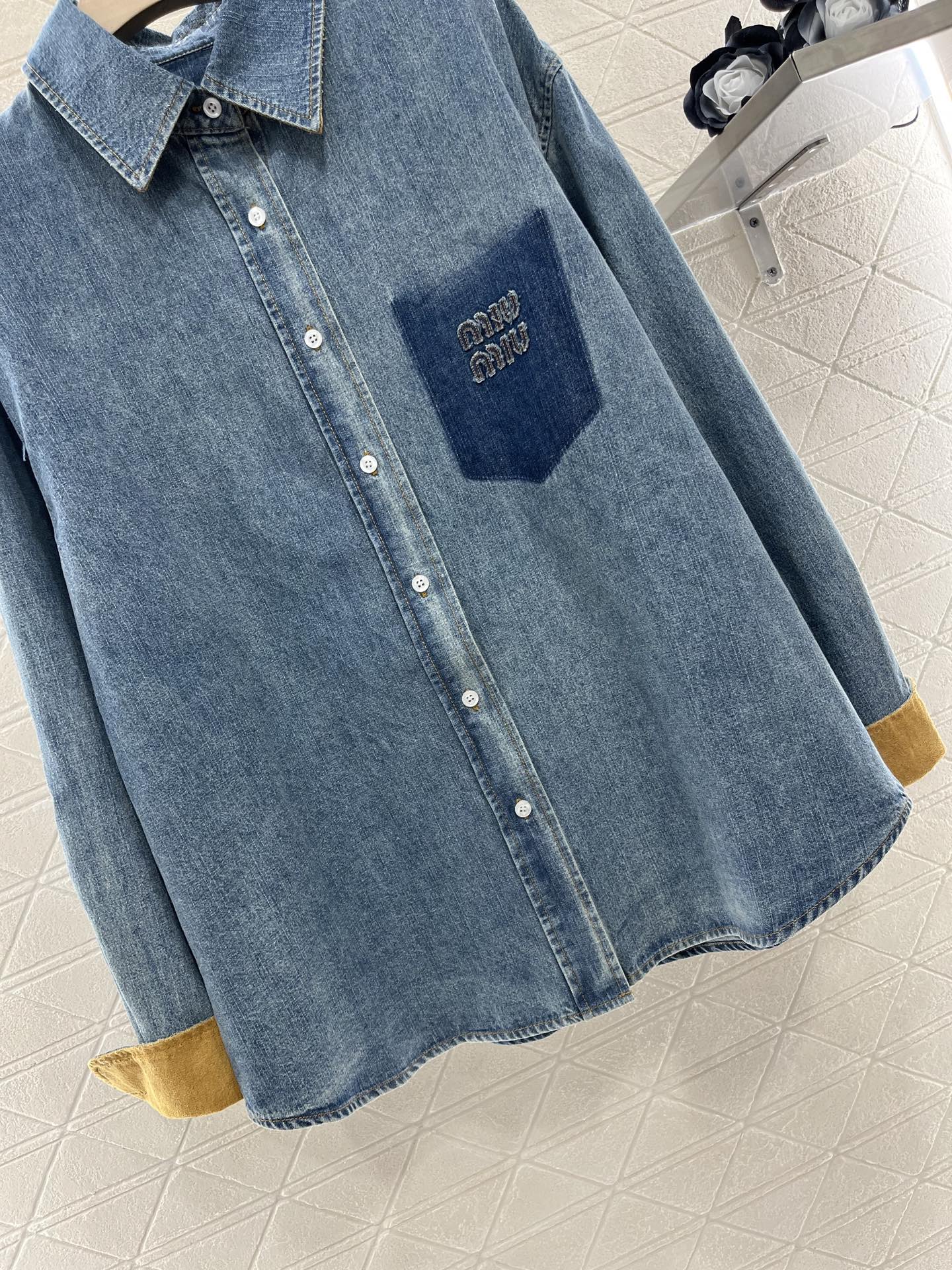 ♥Miumi*♥2025新品上架
 复古水洗衬衫牛仔长裤套装
定制YB斜纹全棉牛仔材质 质感十足 水洗做