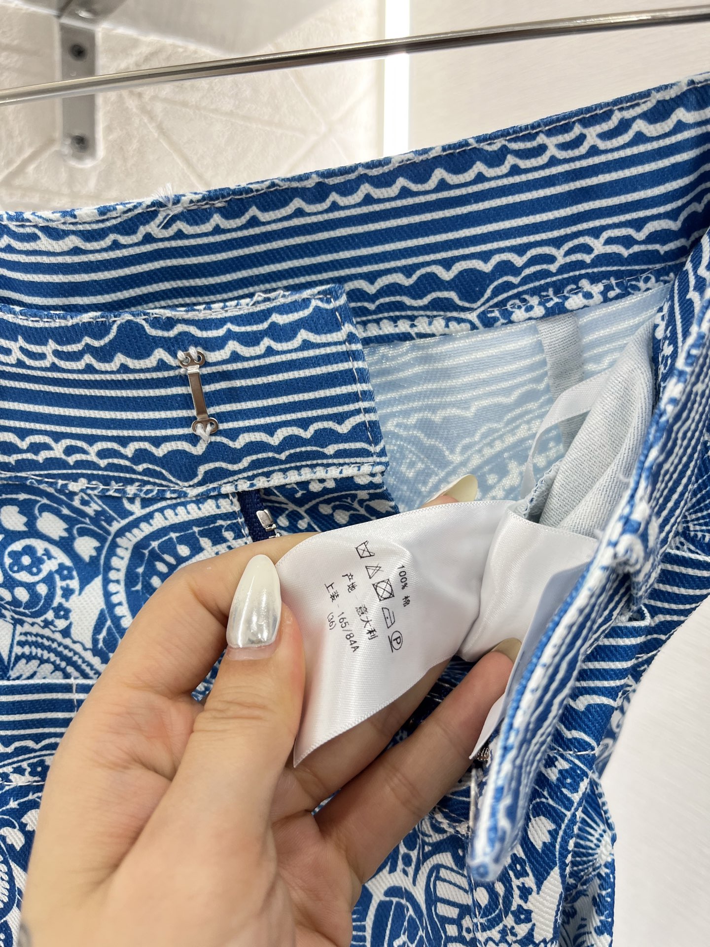 ♥Dio*♥2025新品上架
    印花牛仔直筒长裤
定制YB斜纹棉牛仔材质 多重水洗 呈现出挺括质感